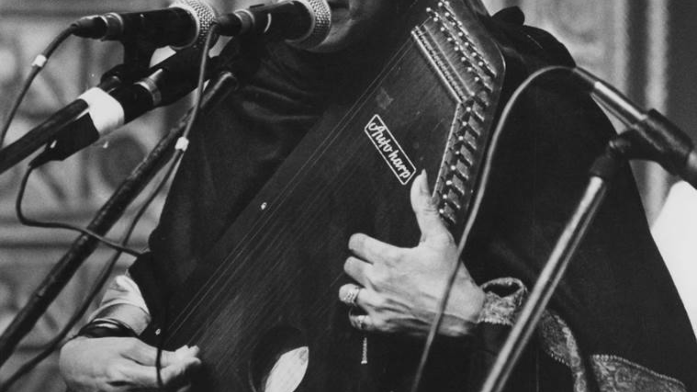 Swarmandal Indian Harp Black and white image