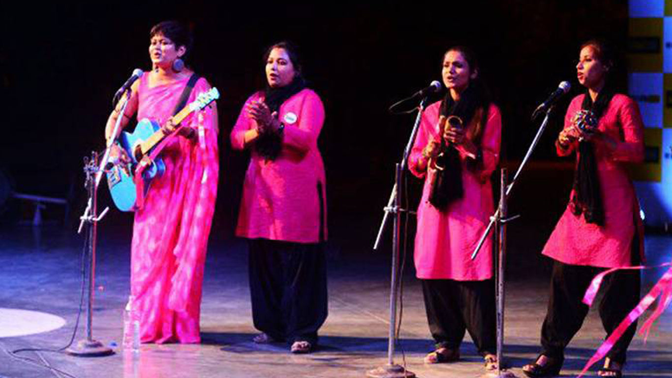 all female indian rock band meri zindagi performing