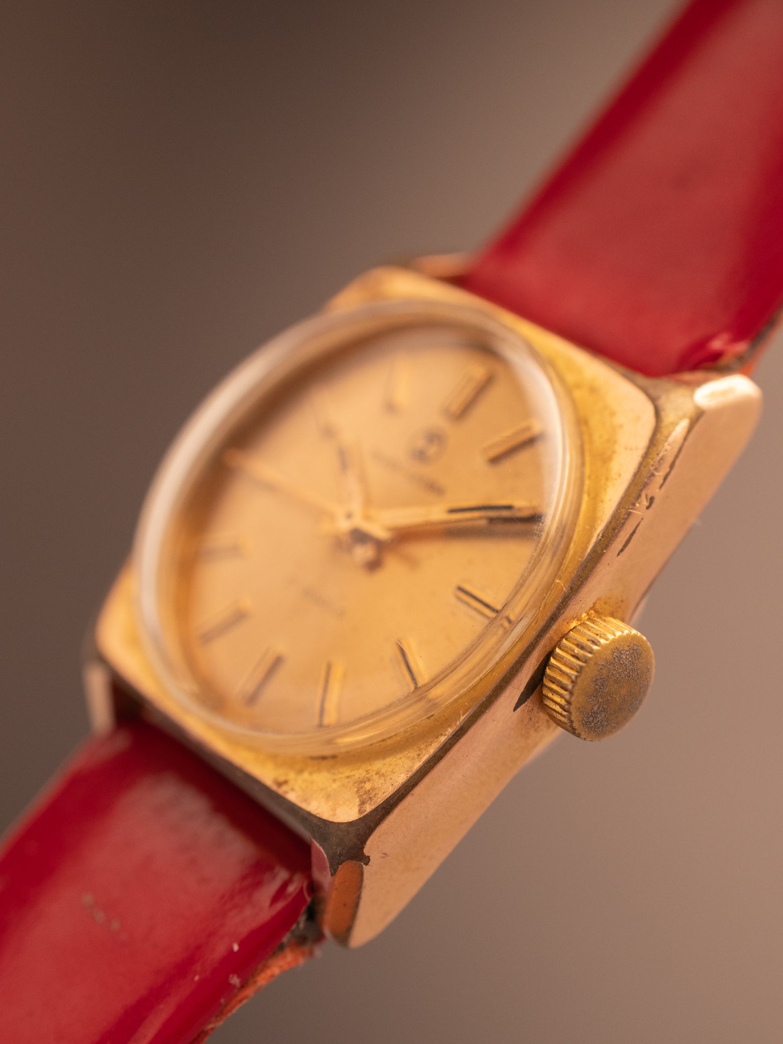 Favre Leuba Ladies TV Gold Red Strap (Ref. Unknown) (24mm; Manual)