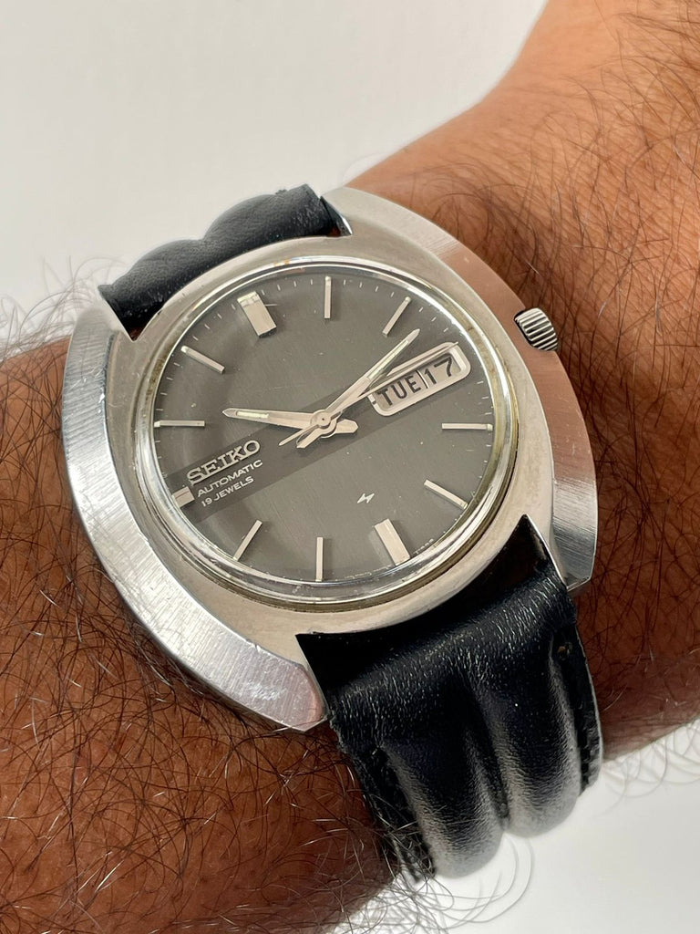 Seiko Batman (1975) 7006-7080