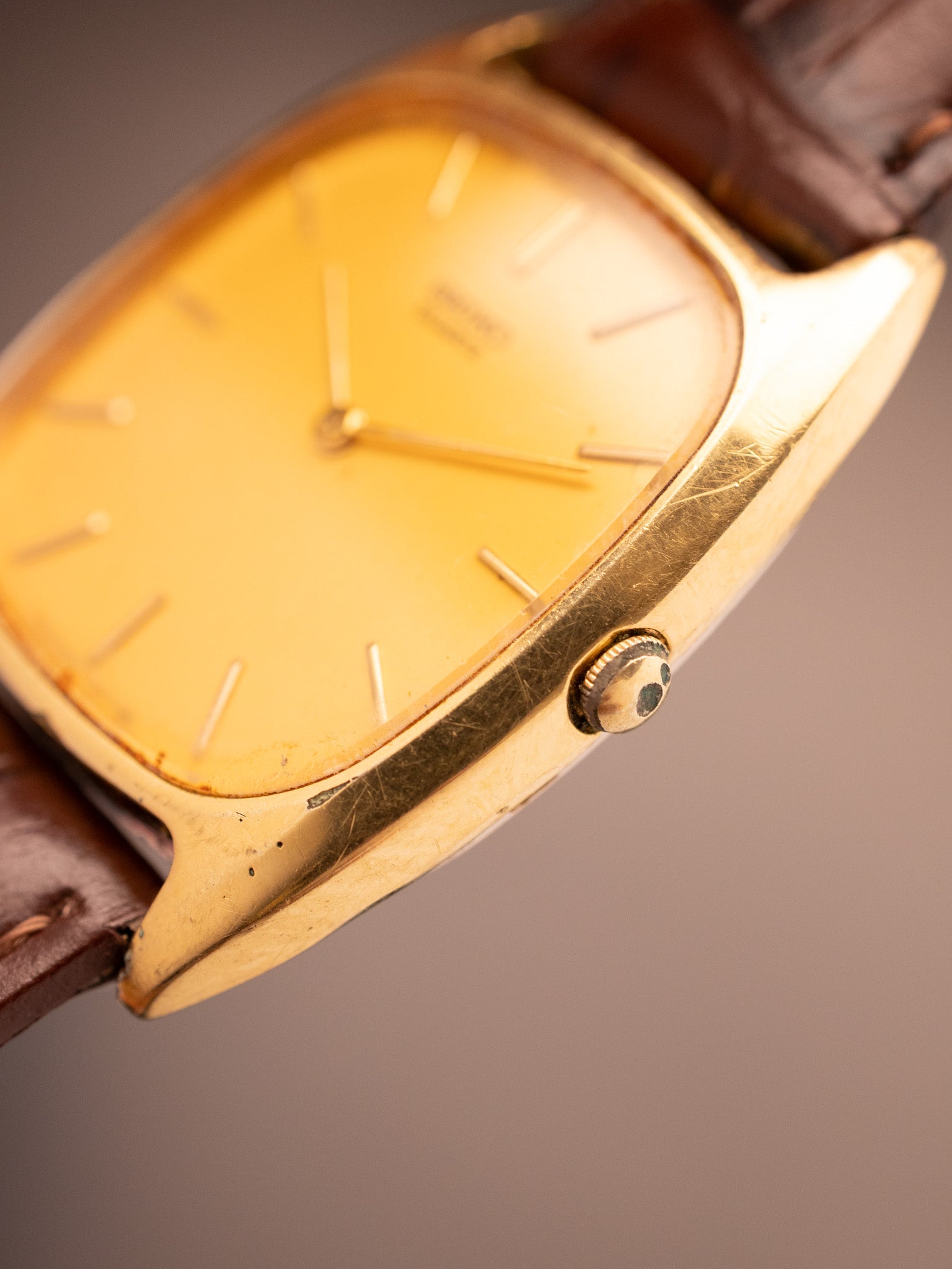 Seiko JDM Gold Super 072628 (Ref. 2620-5570) (30mm; Quartz) (Rare)