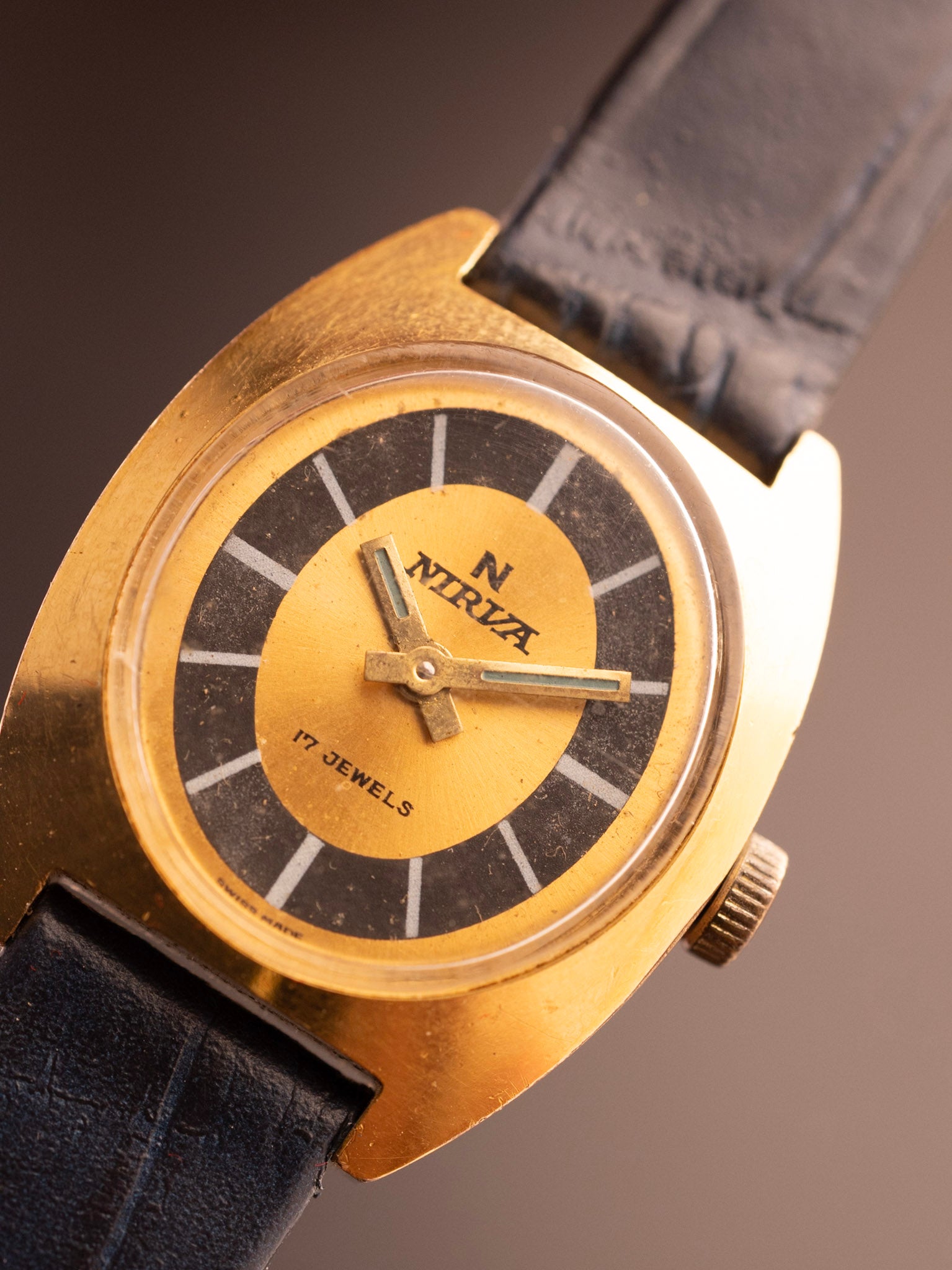 Nirva 17 Jewels Tonneau (Ref. 2004) (23mm; Manual) (Rare)