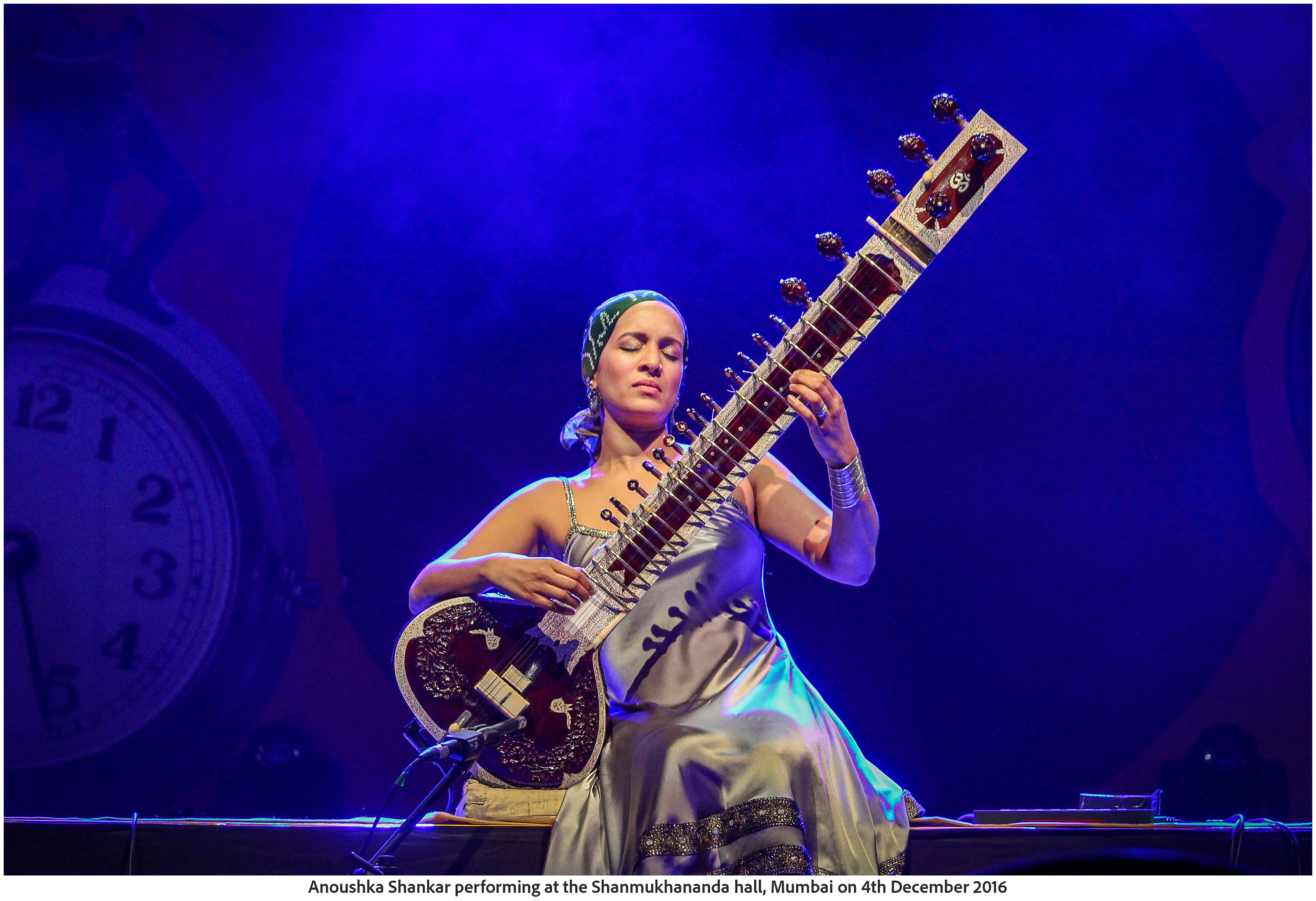 Anoushka Shankar performing at the Shanmukhananda hall, Mumbai on 4th December 2016 (Photo Frame)