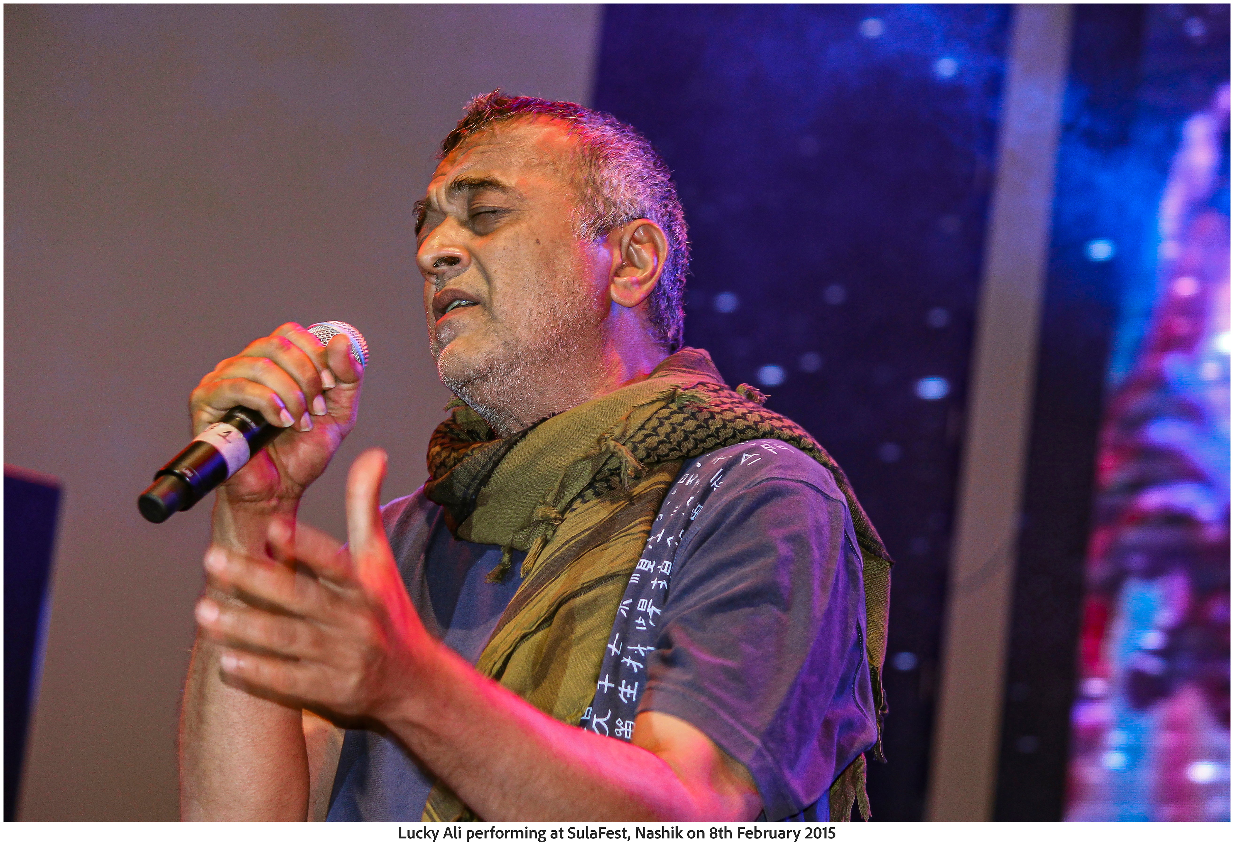 Lucky Ali performing at SulaFest, Nashik on 8th February 2015 (Photo Frame)