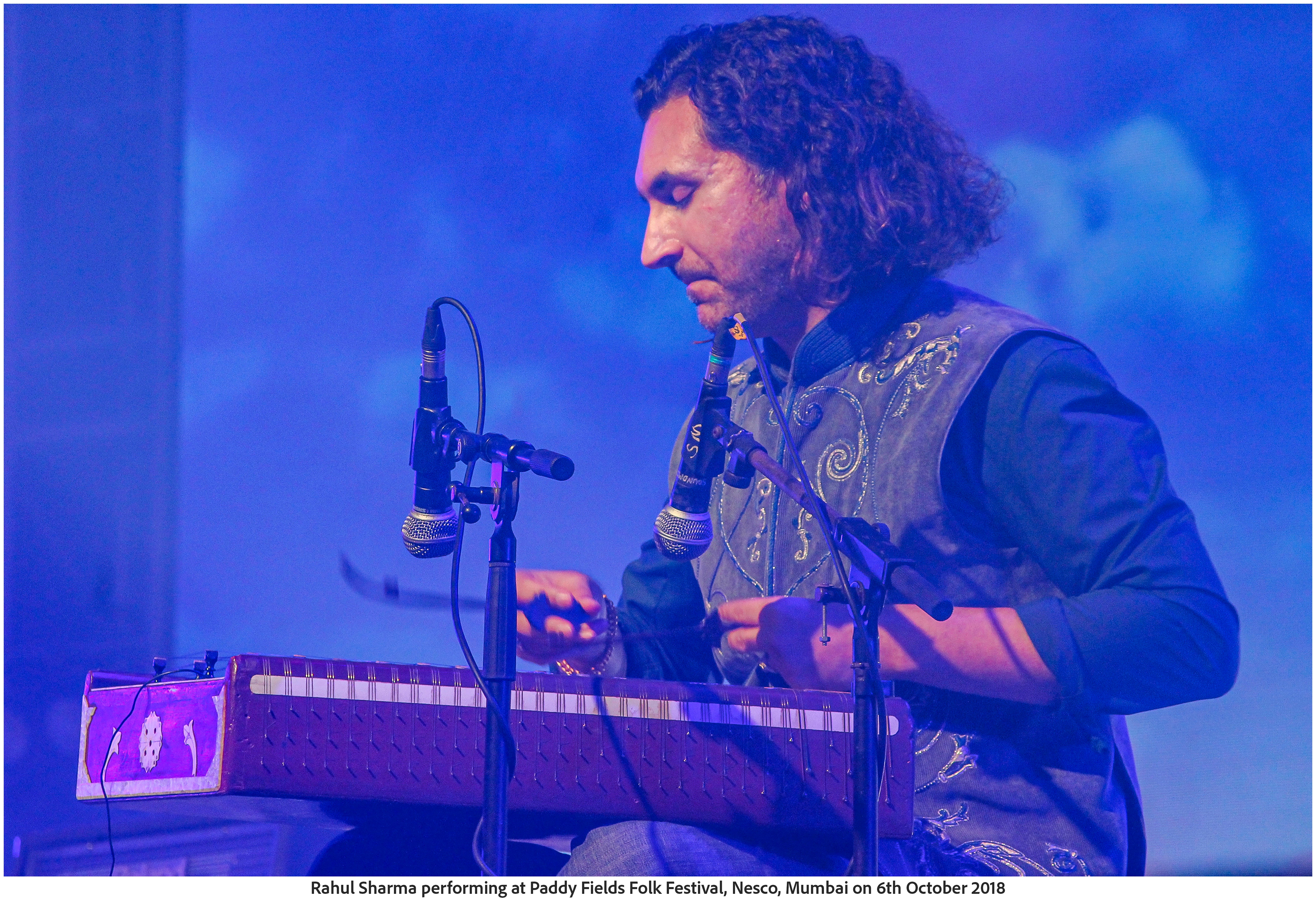 Rahul Sharma performing at Paddy Fields Folk Festival, Nesco, Mumbai on 6th October 2018 (Photo Frame)
