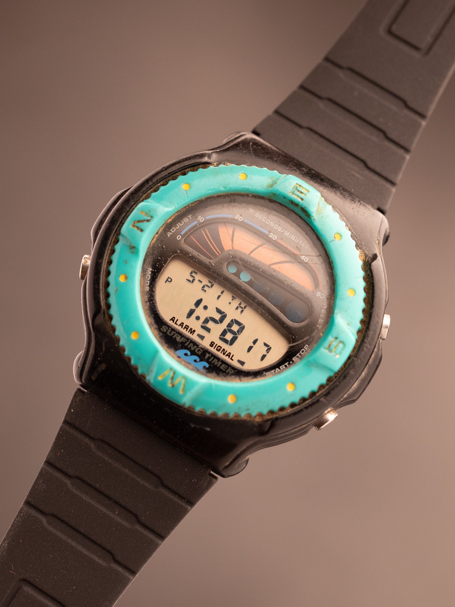 Casio Surfing Timer (Ref. SUF-100) (44mm; Digital) – The Revolver Club