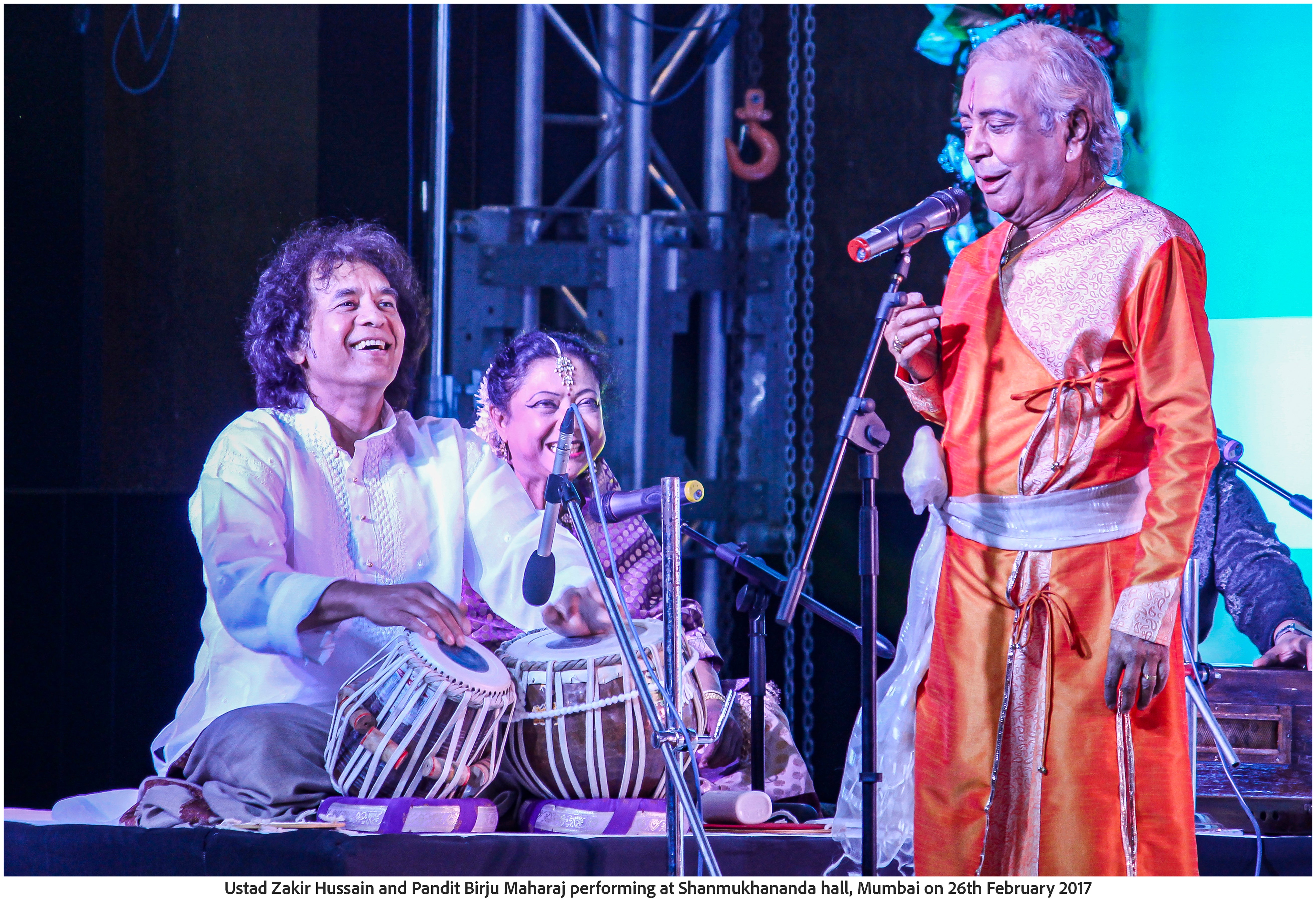 Ustad Zakir Hussain and Pandit Birju Maharaj performing at Shanmukhananda hall, Mumbai on 26th February 2017 (Photo Frame)