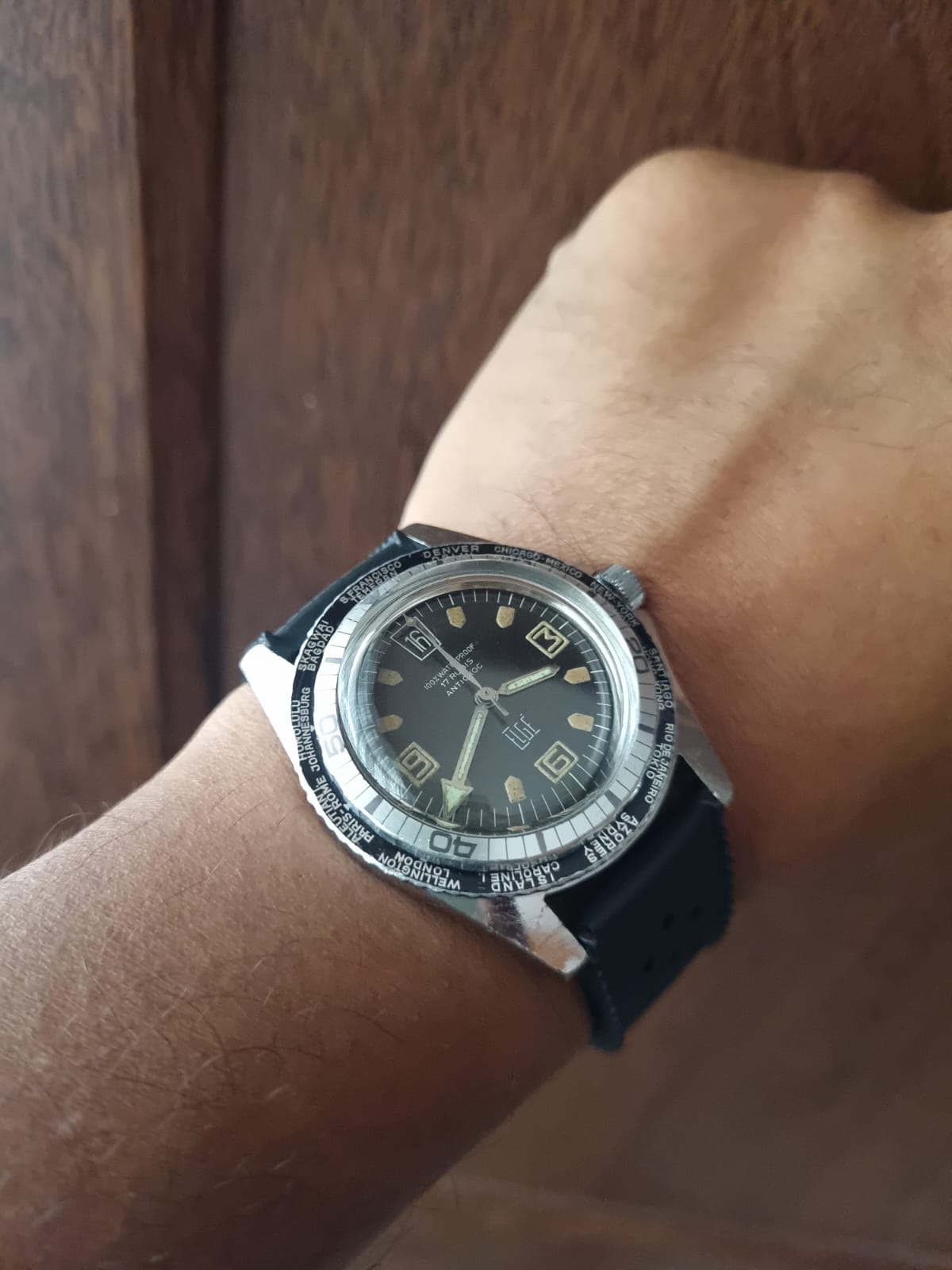 ELGÉ World Timer Diver