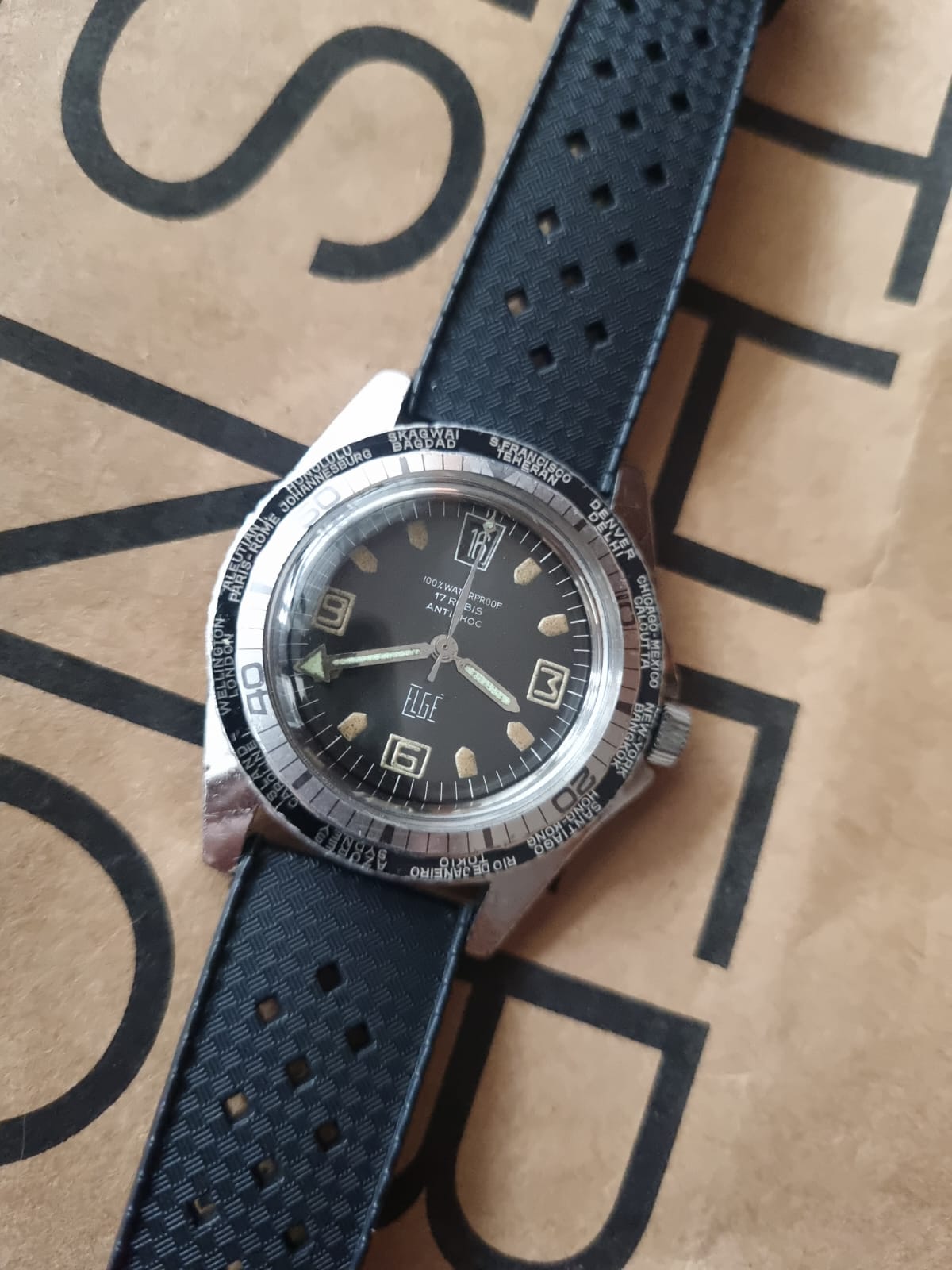 ELGÉ World Timer Diver