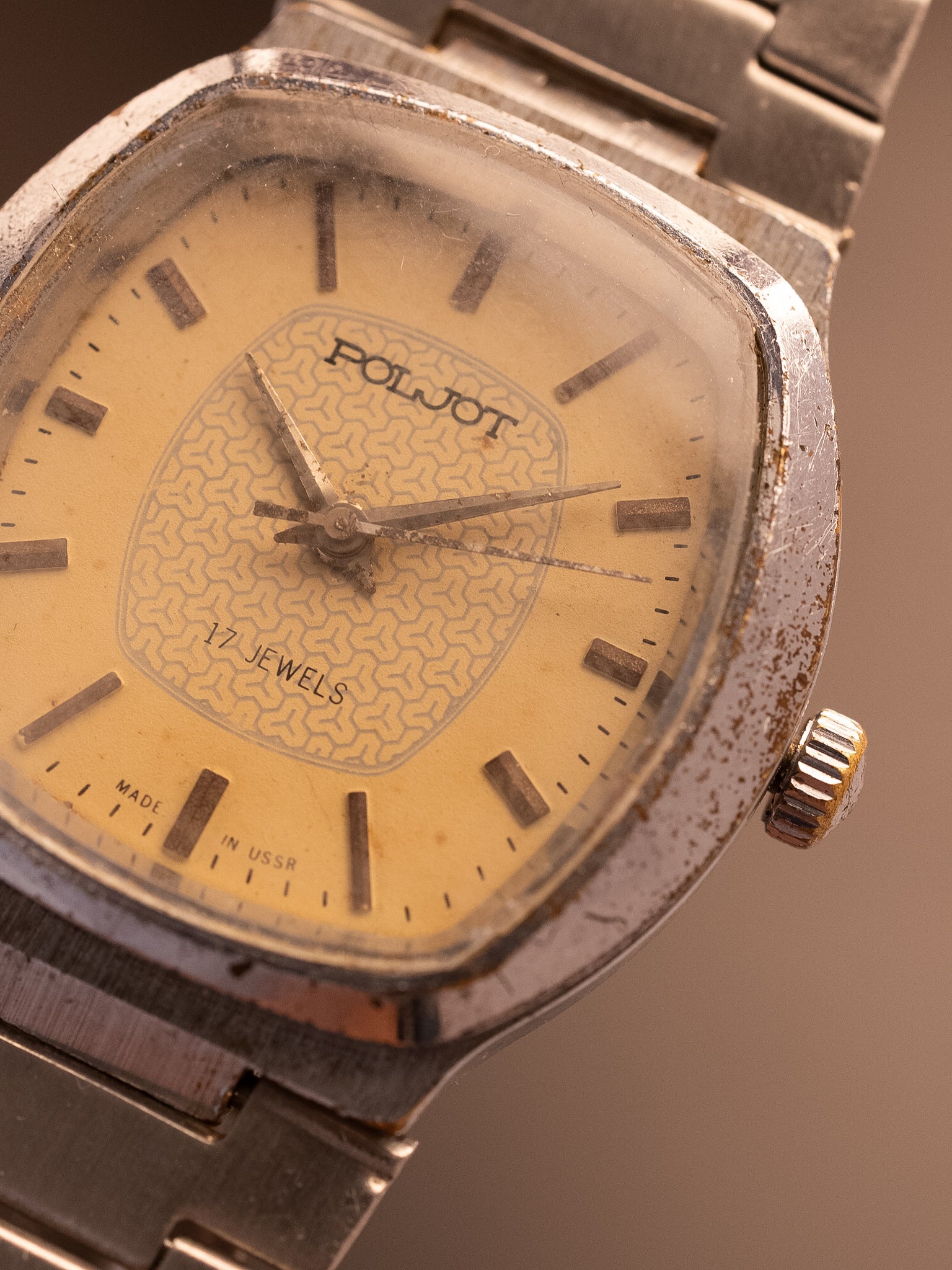 Poljot Tonneau 17 Jewels (Ref. 811269) (35mm; Manual)