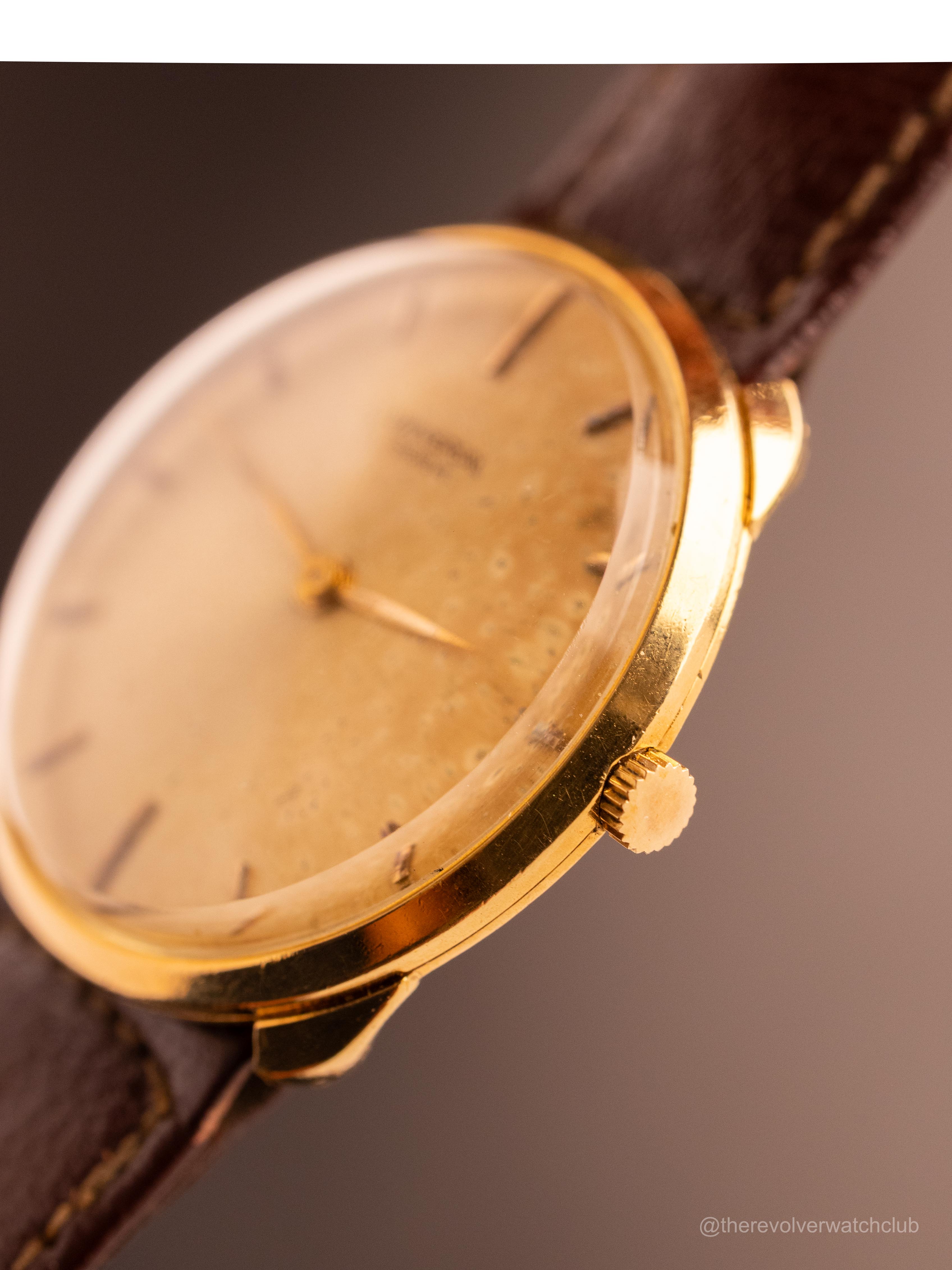 Universal Genève 18K Gold Two-Hand Dress Watch Cal. 820 (Ref. 18202-2) (32mm; Manual)
