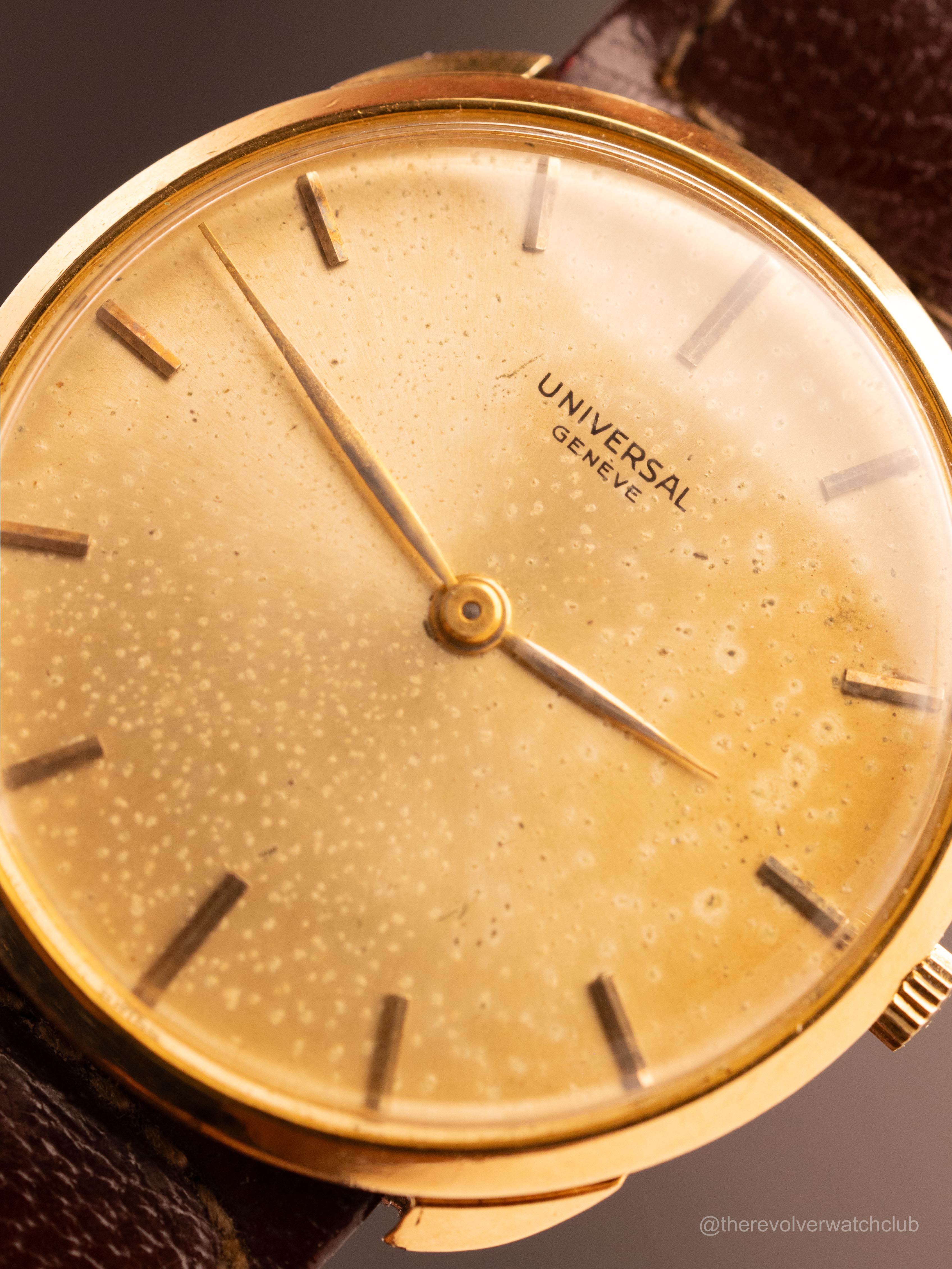 Universal Genève 18K Gold Two-Hand Dress Watch Cal. 820 (Ref. 18202-2) (32mm; Manual)