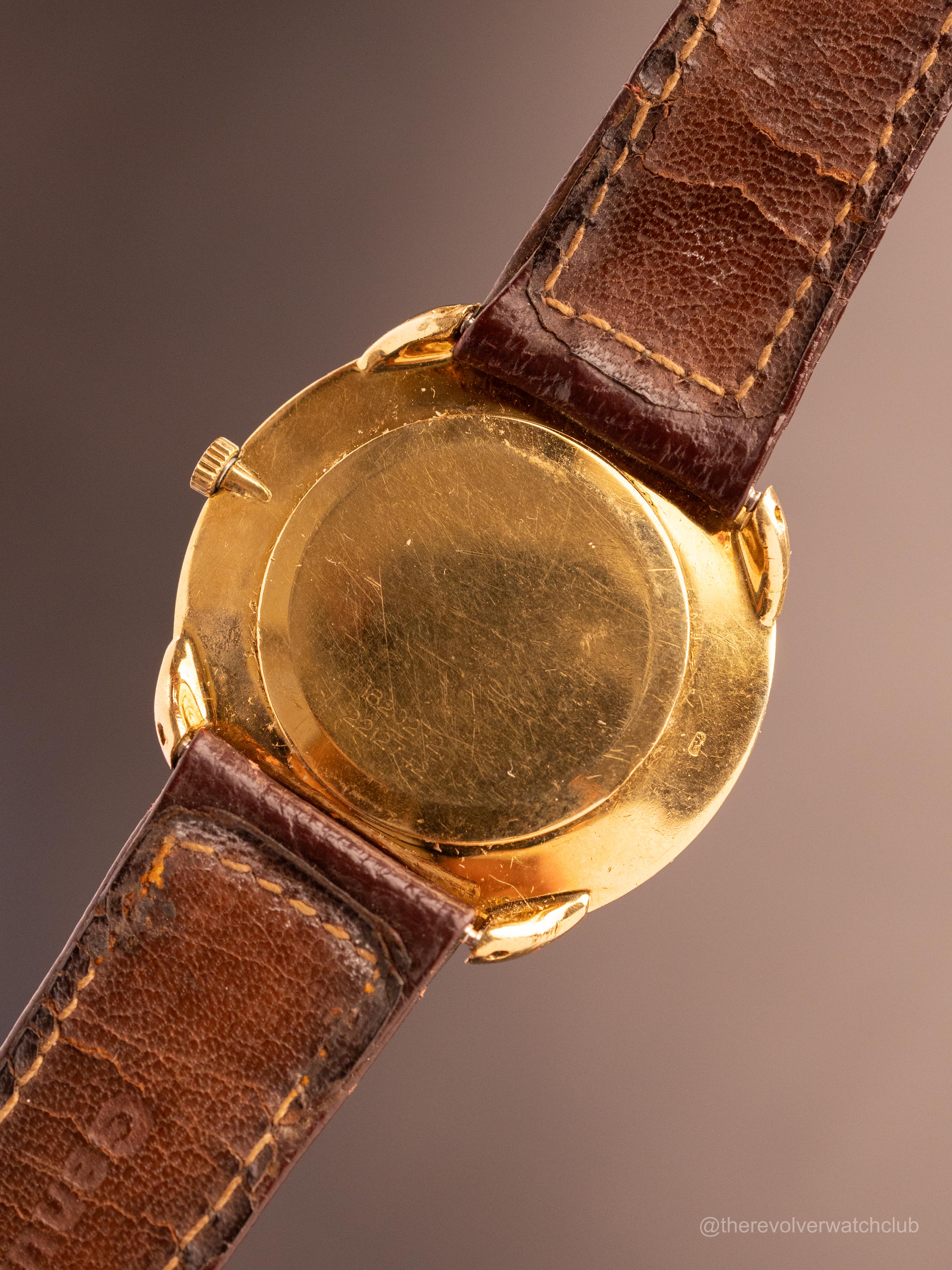 Universal Genève 18K Gold Two-Hand Dress Watch Cal. 820 (Ref. 18202-2) (32mm; Manual)