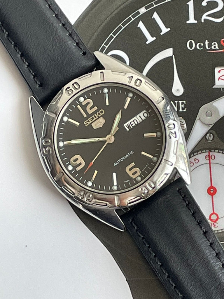 Buy Vintage Watch Seiko 5 7S 26 April 1983 The Revolver