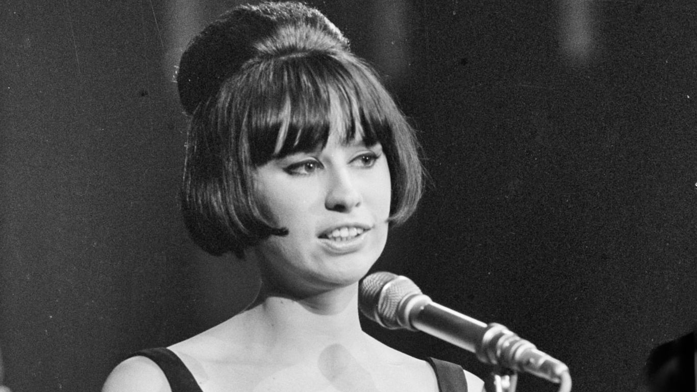 astrud gilberto singing on stage with microphone