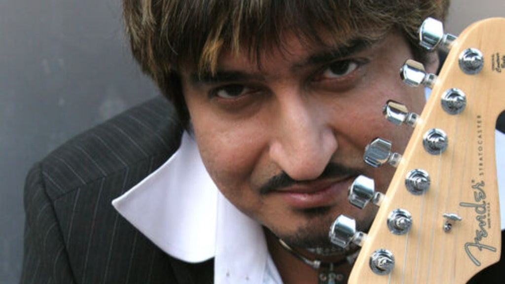 Neeraj Shridhar and guitar Bombay vikings