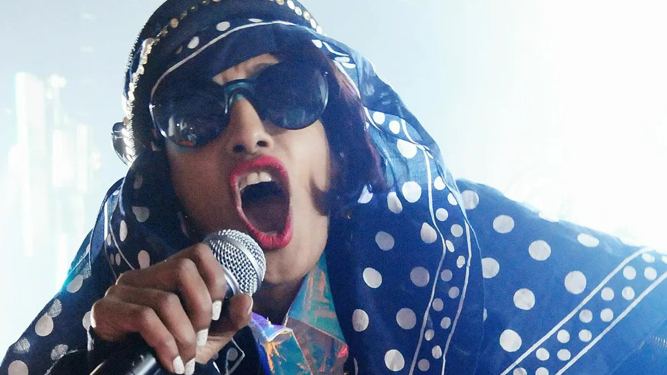 singing with veil on