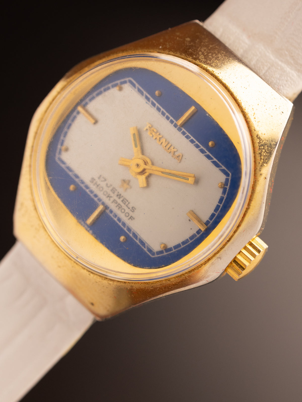 Teknika Gold Oval Case Geomtric NOS (Ref. Unknown) (27mm; Manual)