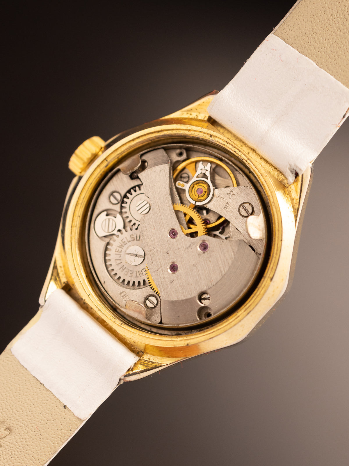 Teknika Gold Oval Case Geomtric NOS (Ref. Unknown) (27mm; Manual)