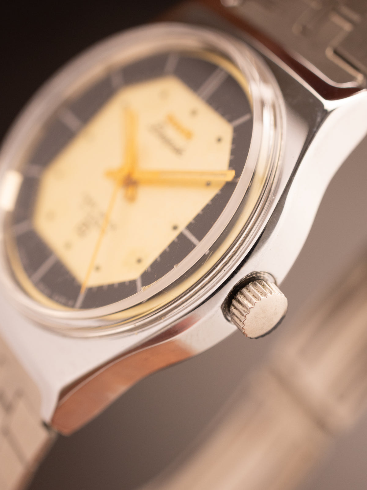 HMT Deepak NOS Yellow Brown Dial ( 599070 )