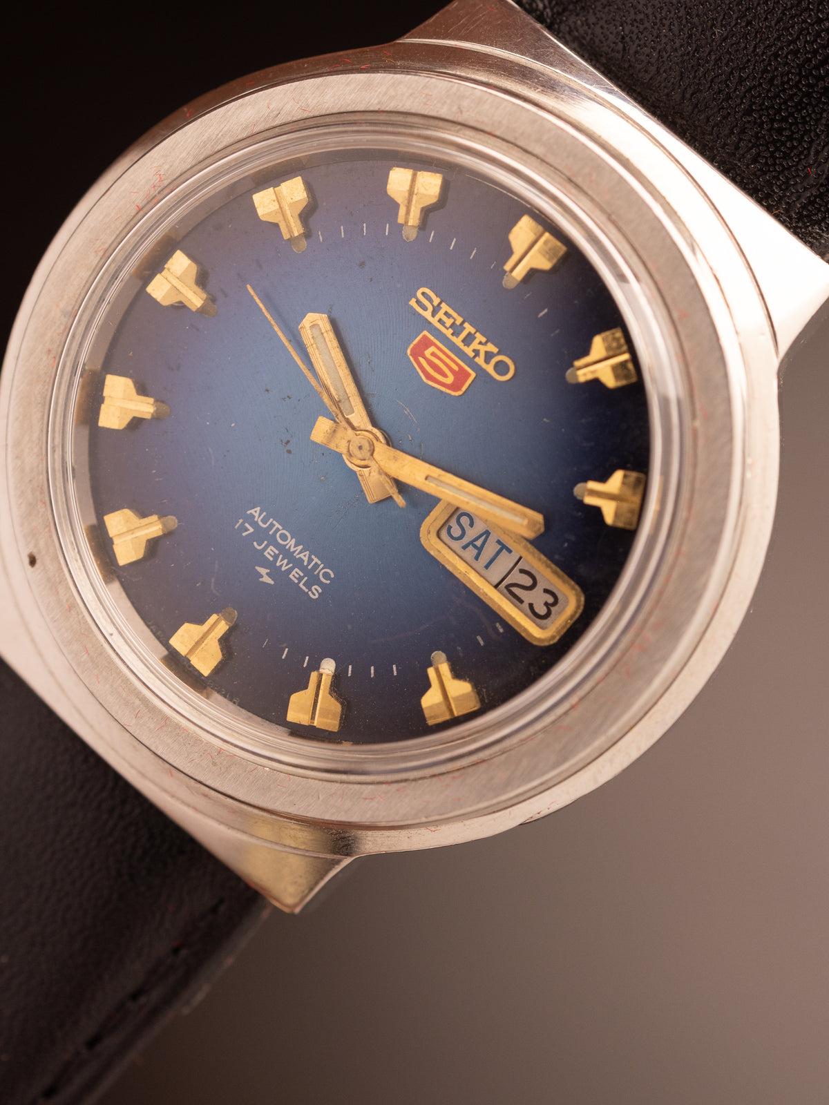 Seiko 5 Automatic  Rare Vibrant Blue Sunburst Dial 801950 ( 7009-8190 )