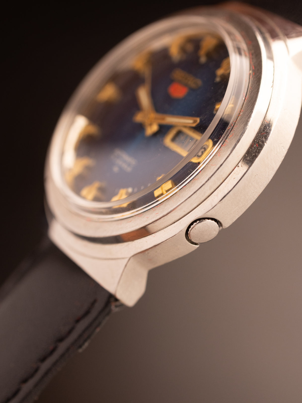 Seiko 5 Automatic  Rare Vibrant Blue Sunburst Dial 801950 ( 7009-8190 )