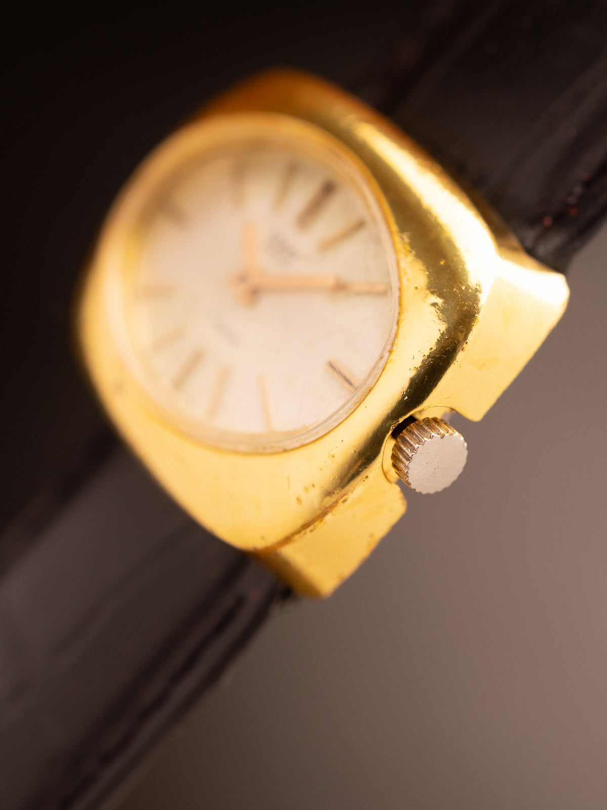 Camy Geneve 17 Jewels Cushion Case Gold ( 1138 A )