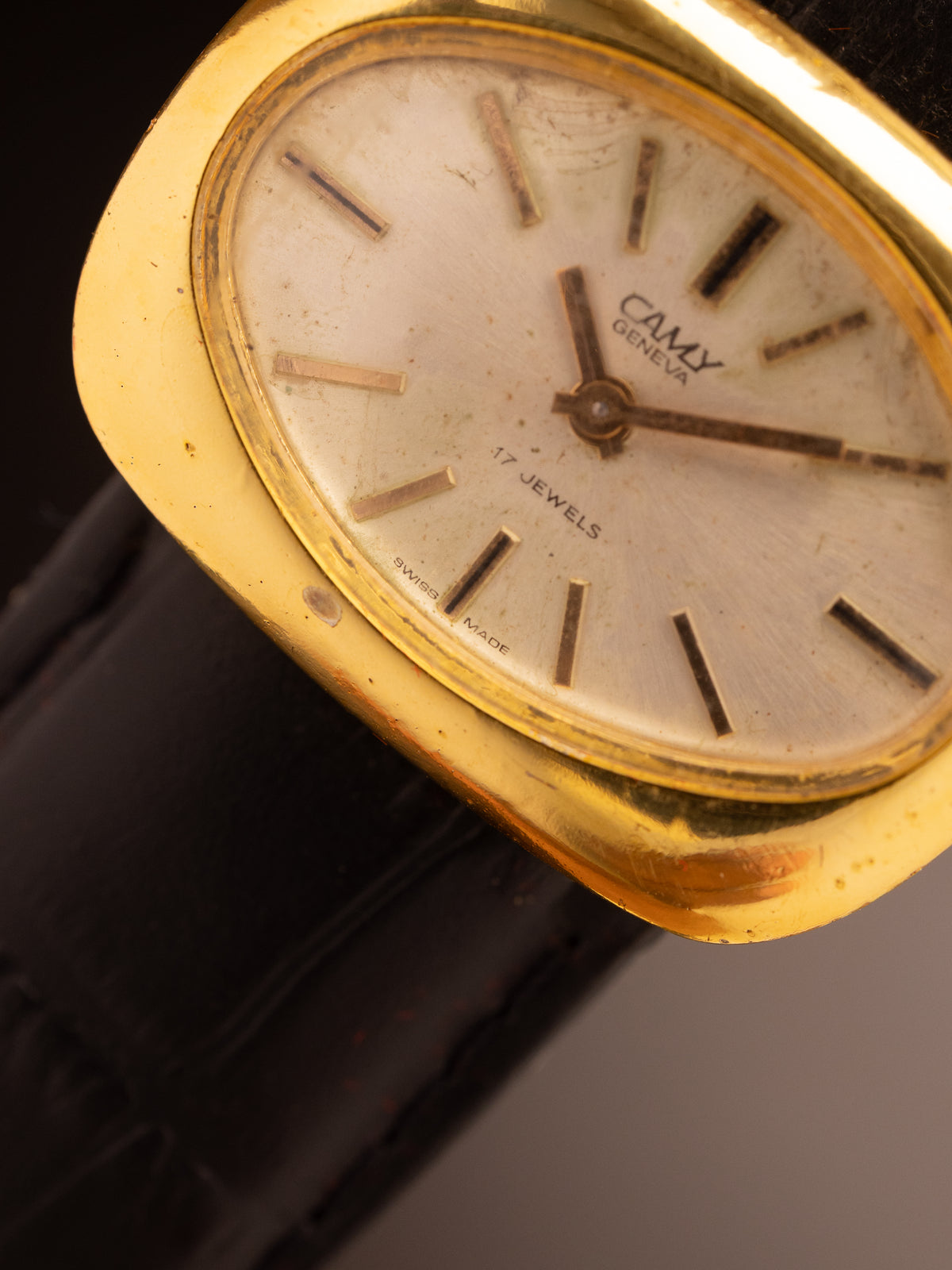 Camy Geneve 17 Jewels Cushion Case Gold ( 1138 A )