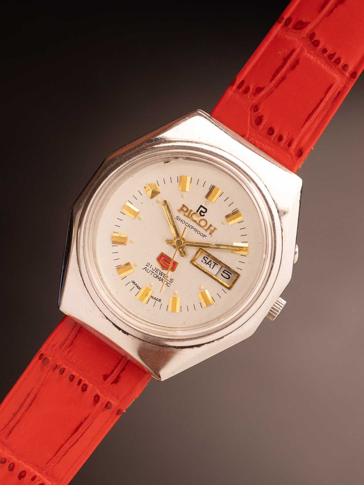 Ricoh 9 Automatic Geometric Case Red Strap ( 061432 )