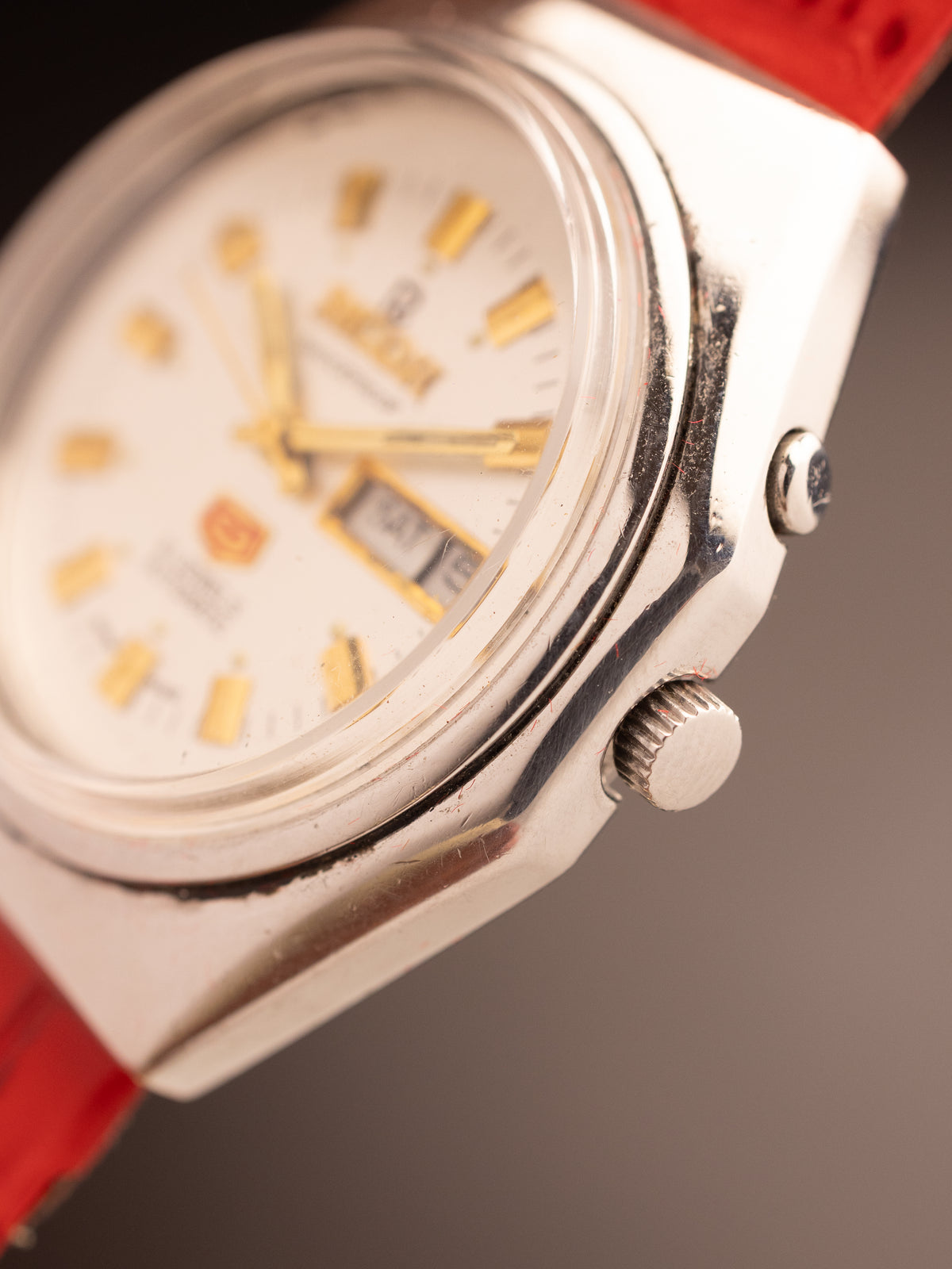 Ricoh 9 Automatic Geometric Case Red Strap ( 061432 )