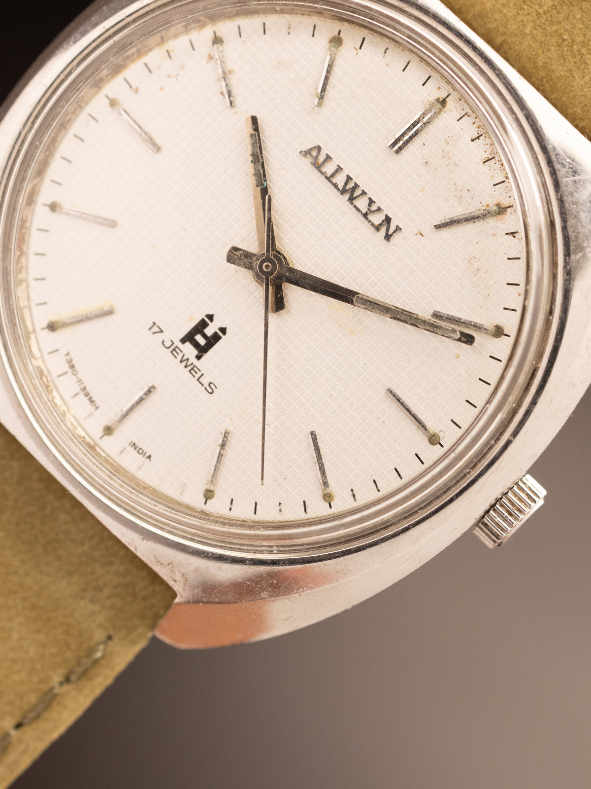 Allwyn Manual Wind White Textured Dial ( Y380-8150 )