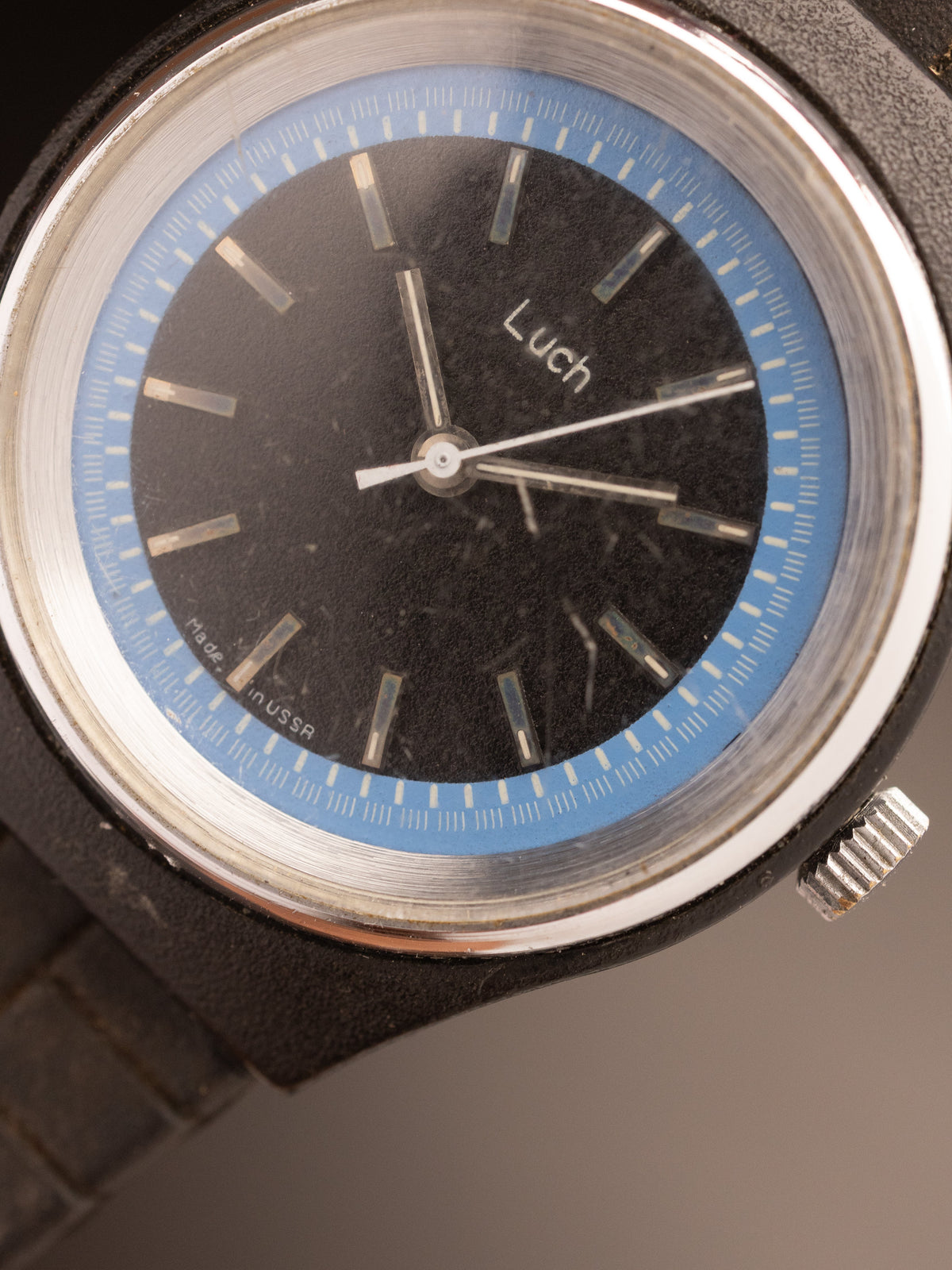 LUCH USSR Acrylic Case Manual Wind ( 689 )