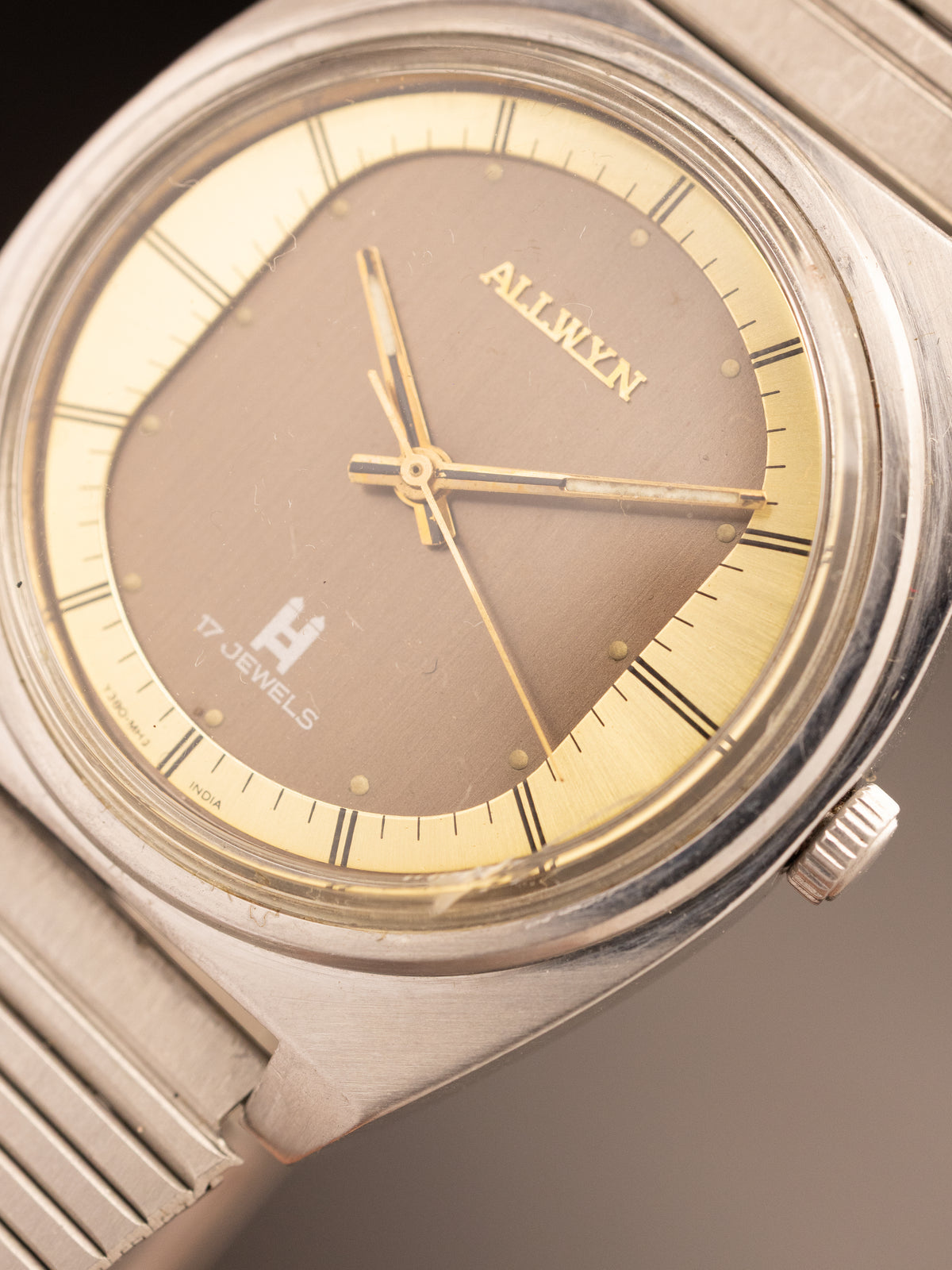 Allwyn Manual Wind Brown Gold Dial Super Mint 000182 ( Y380-8030 )