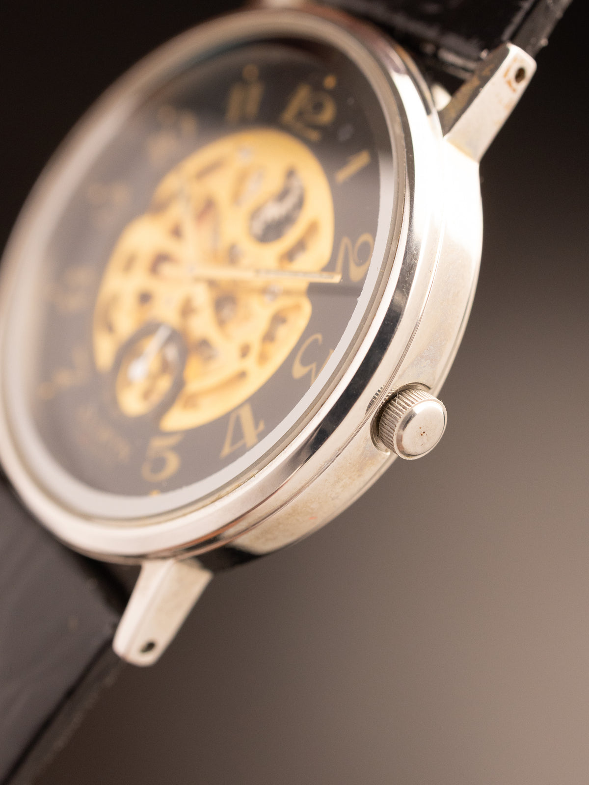 Allwyn Skeleton Quartz Black Gold Dial Arabic Numericals 9N0760 ( V2588-8040 )