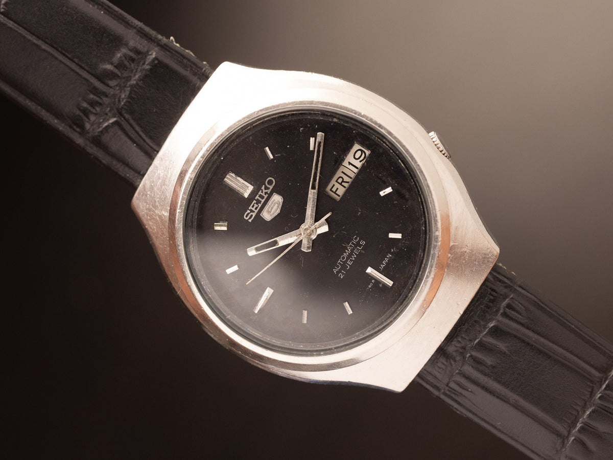 Seiko 5 Automatic Tonneau Case Black Strap 811195 ( 7019-7400 )
