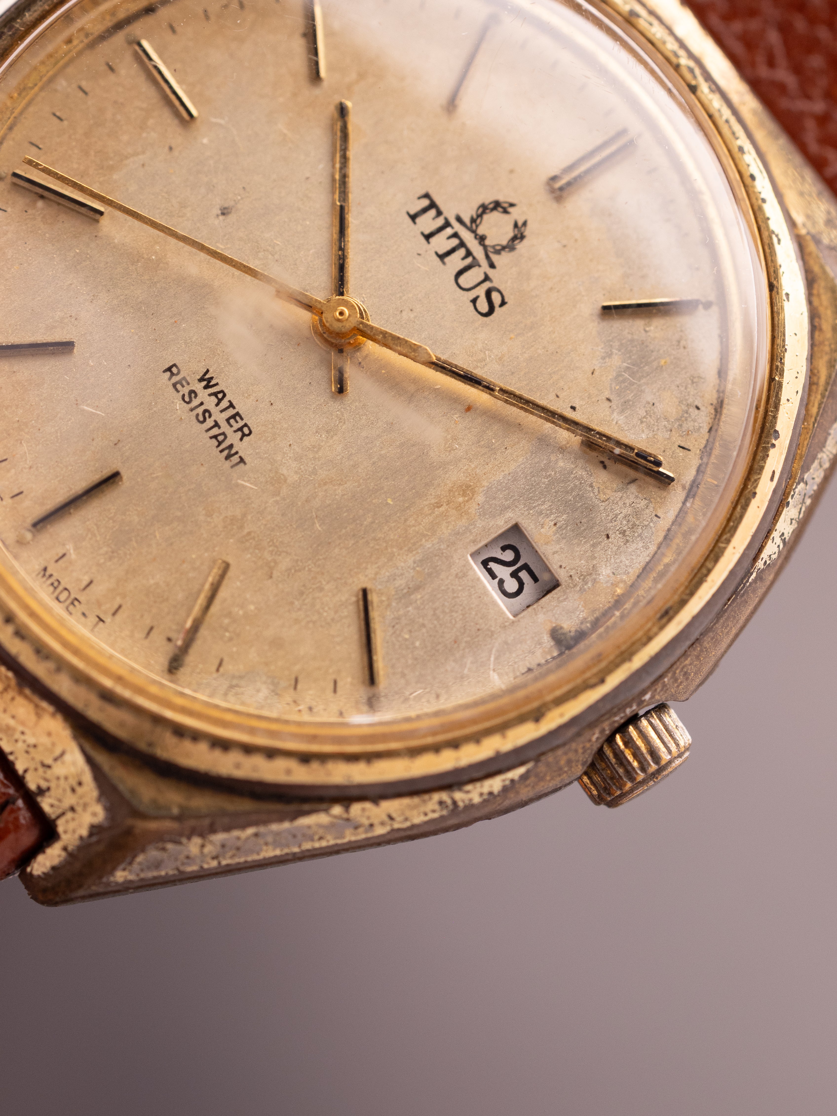 Titus Calendar Gold 112700 (Ref. WG 2317) (36mm; Manual)