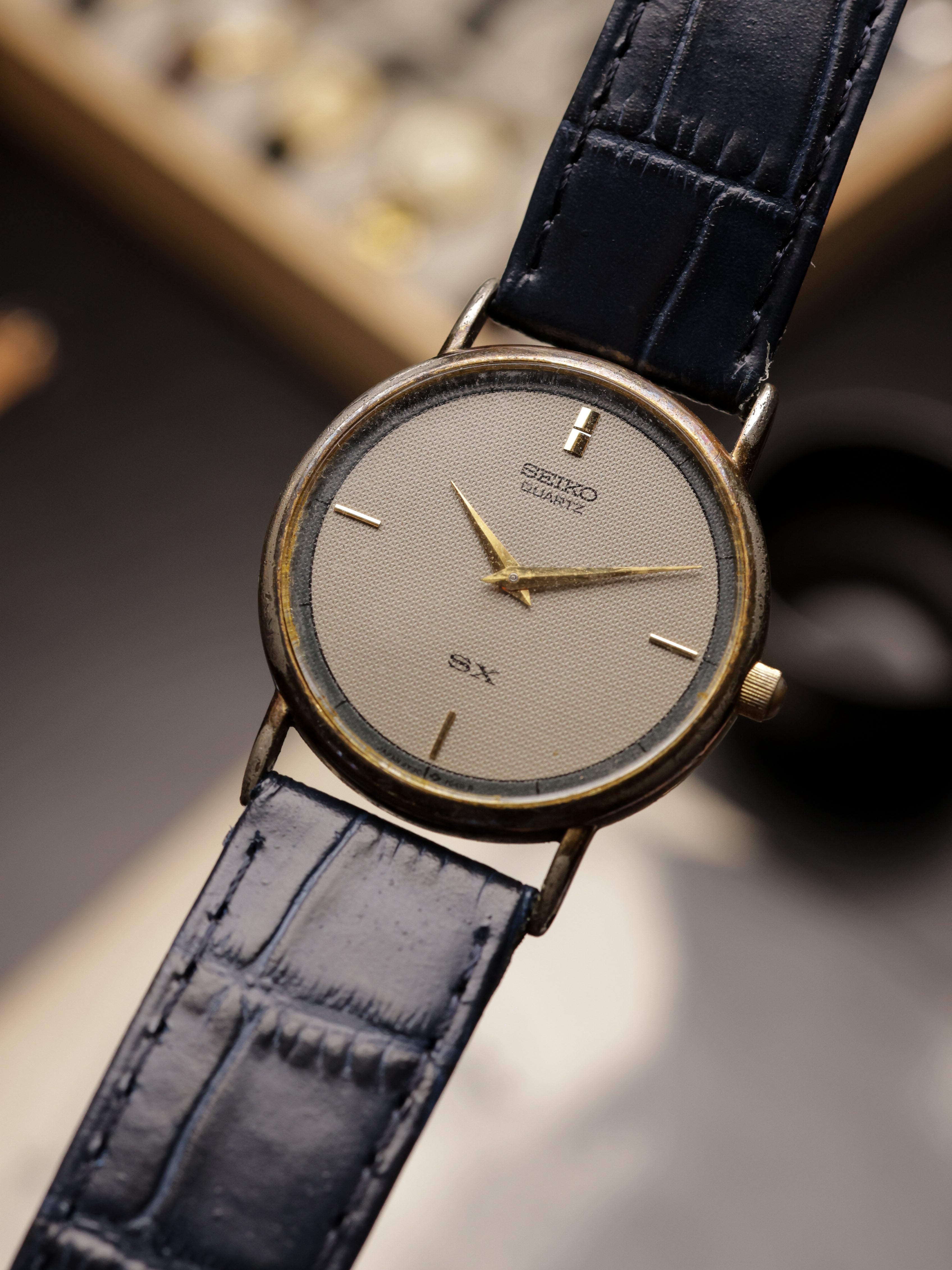 Buy Vintage Watch Nino Swiss 17 Jewels Date [35mm] | The Revolver Club