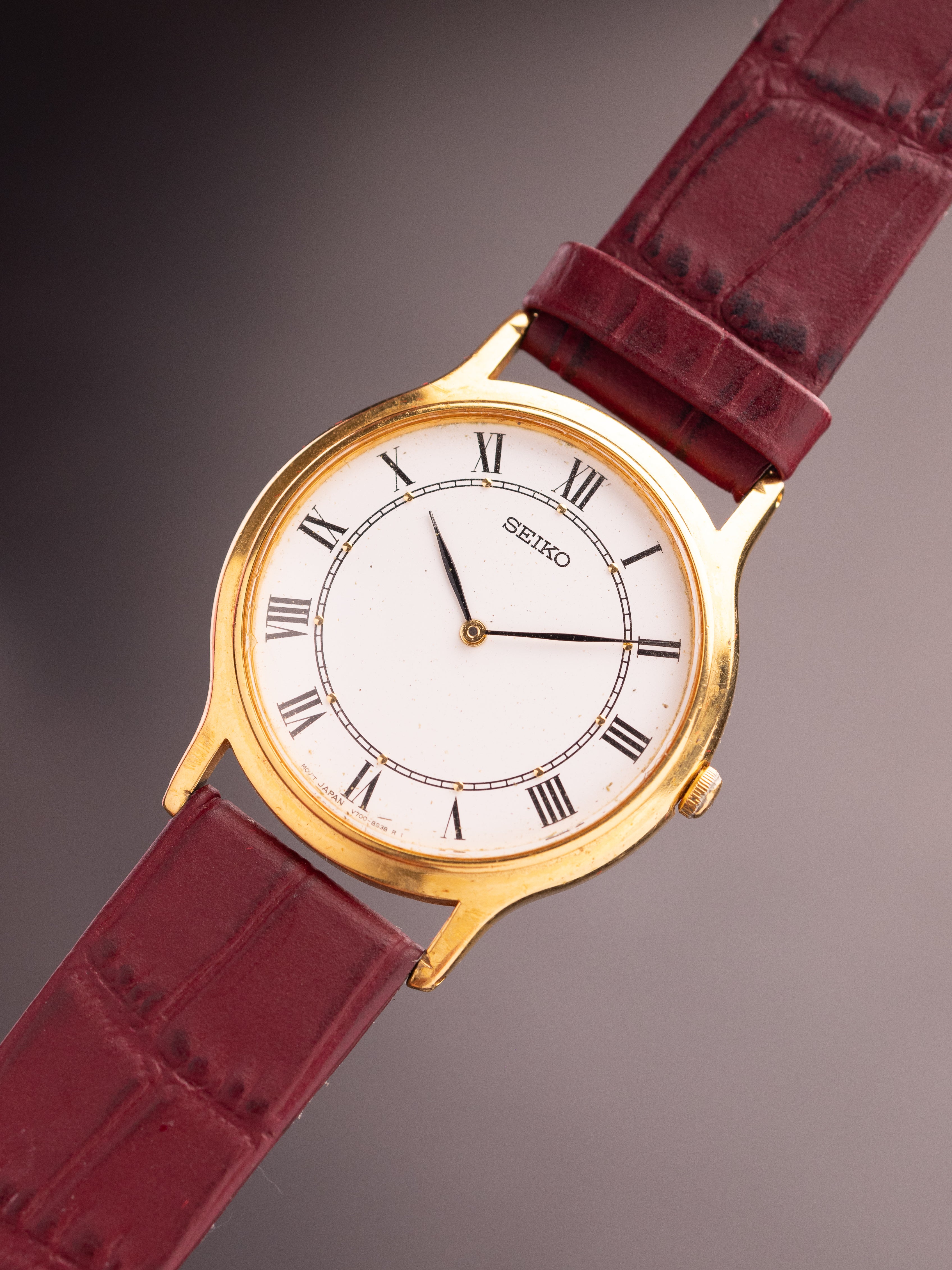 Seiko Chariot 554593 (Ref. V700-8A13) (34mm; Quartz)