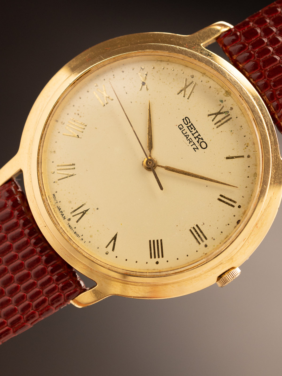 Seiko Gold 421618 WP (Ref. 7N01-8041) (35mm; Quartz)