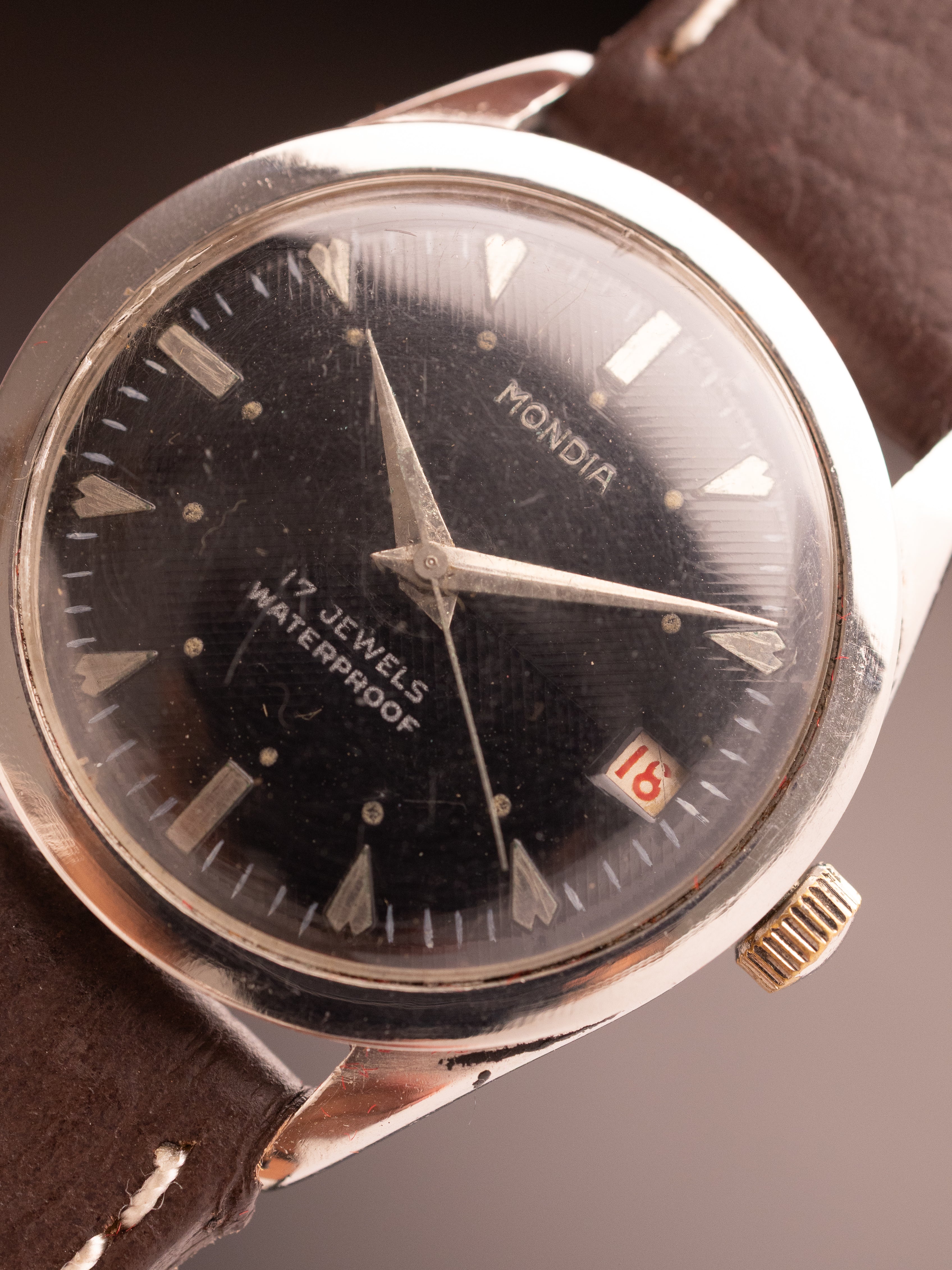 Mondia 17 Jewels Dater (Ref. Unknown) (34mm; Manual)