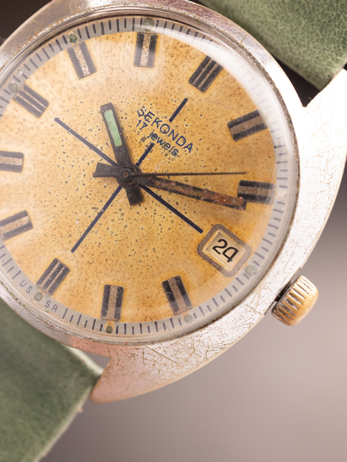 Sekonda Tonneau 17 Jewels Green Hands (Ref. Unknown) (36mm; Manual)