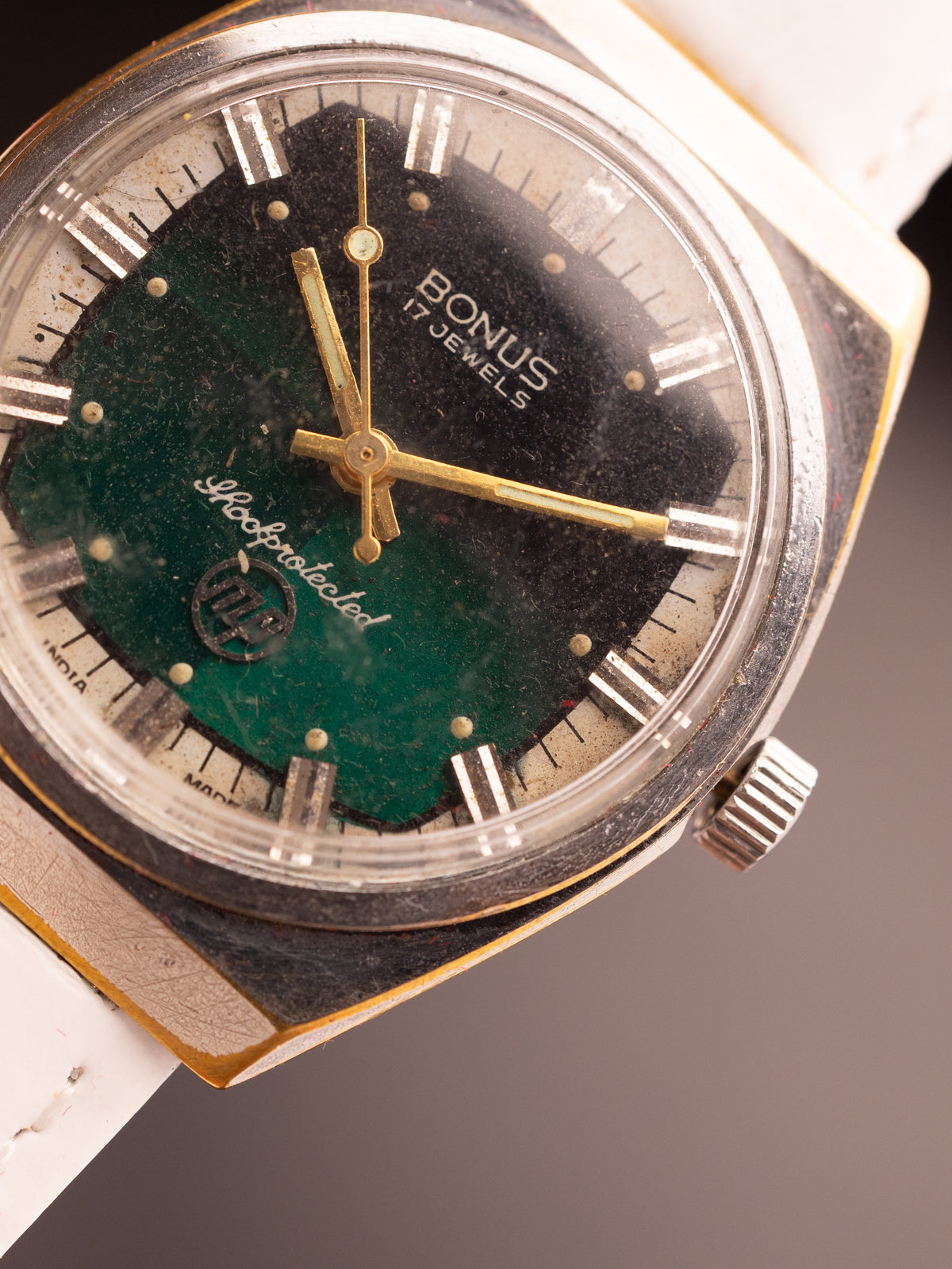 Bonus 17 Jewels Shockprotected (Ref. 7700) (35mm; Manual)