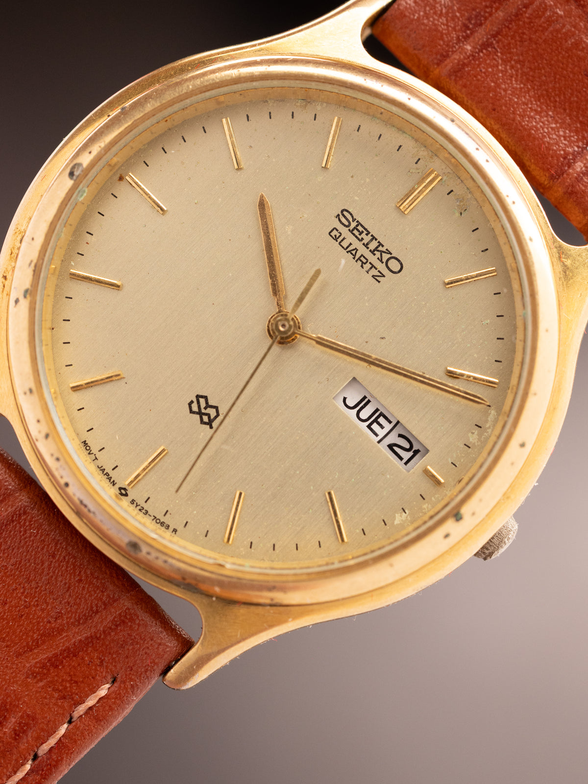 Seiko SQ Gold 810832 (Ref. 5Y23-7030 A4) (34mm; Quartz)