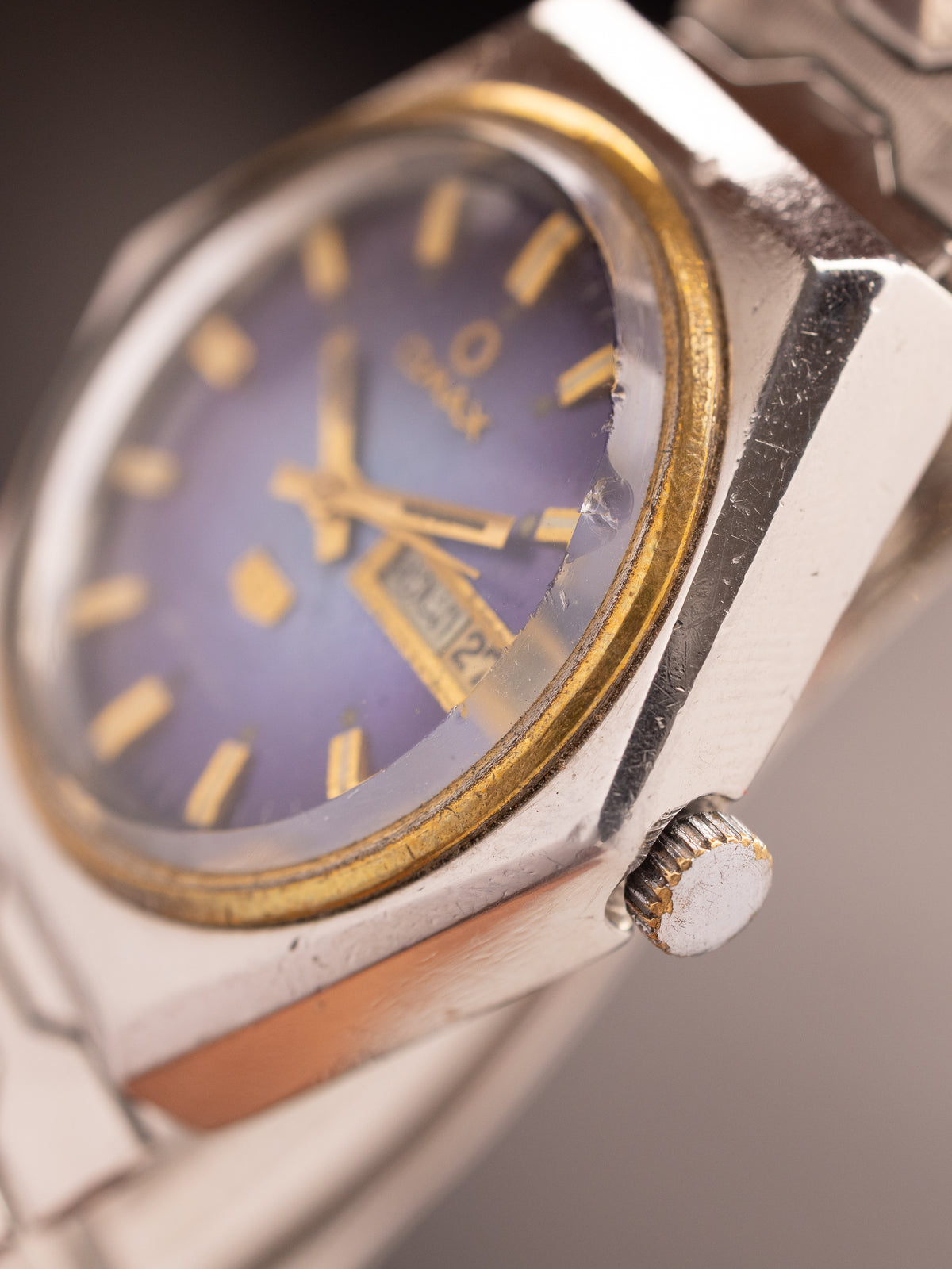 OMAX 9 25 Jewels (Ref. 35-166G) (39mm; Automatic) (Super Rare)