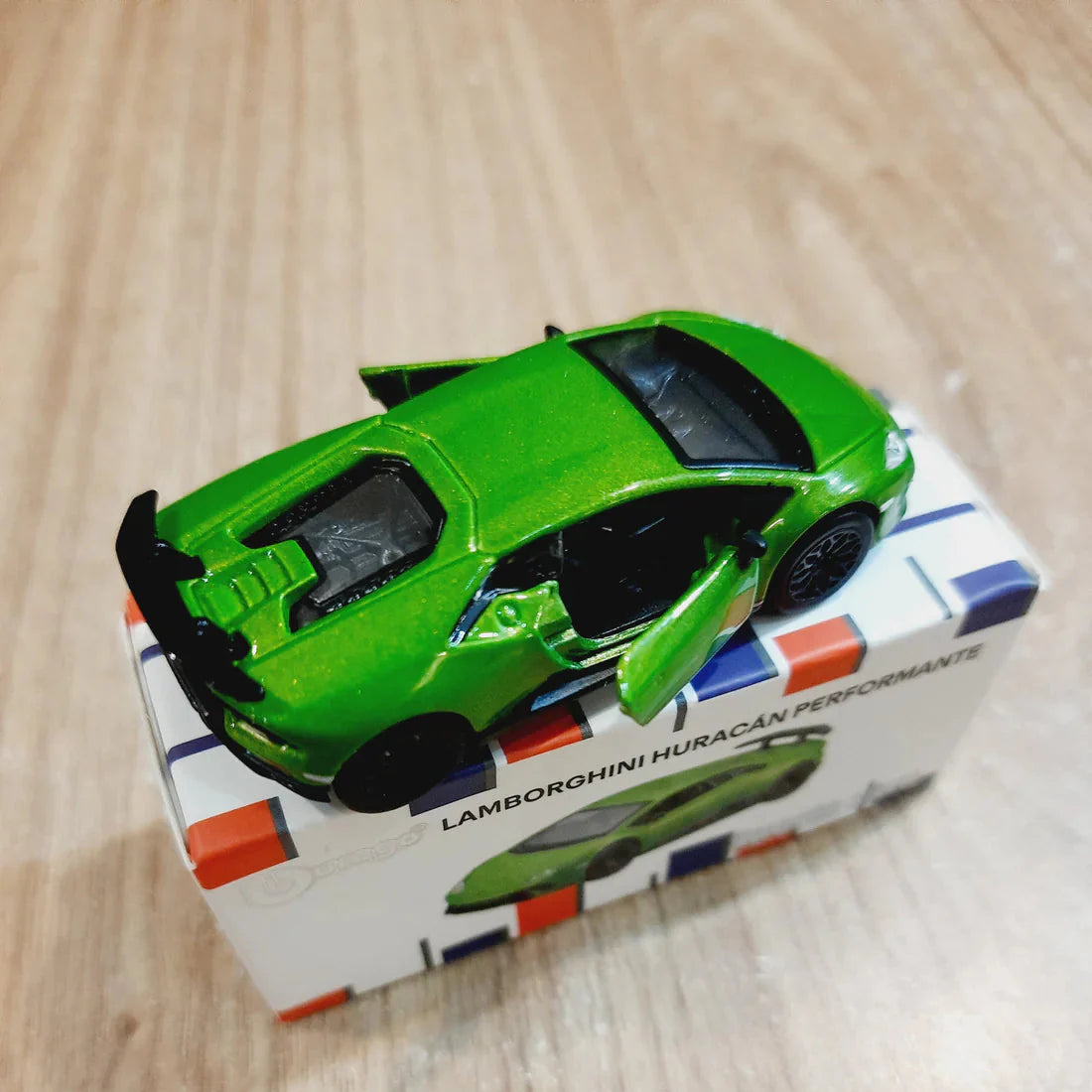 Official Bburago Lamborghini Huracan Perfomante  - 1 : 64 Diecast Scale Model