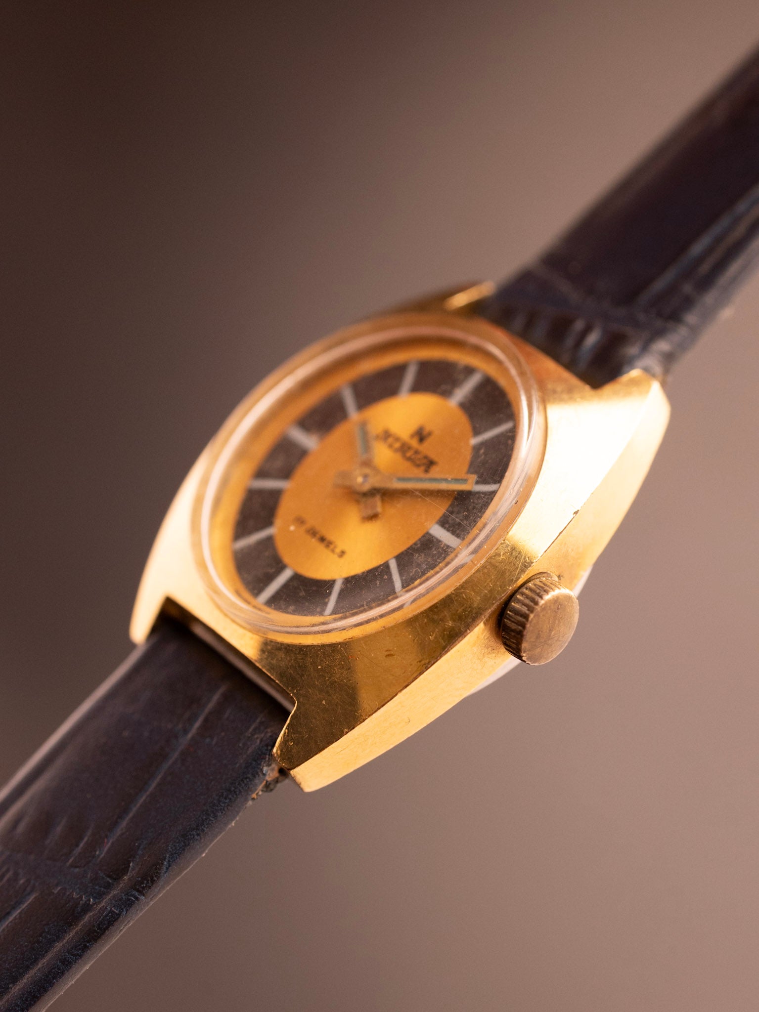 Nirva 17 Jewels Tonneau (Ref. 2004) (23mm; Manuall) (Rare)