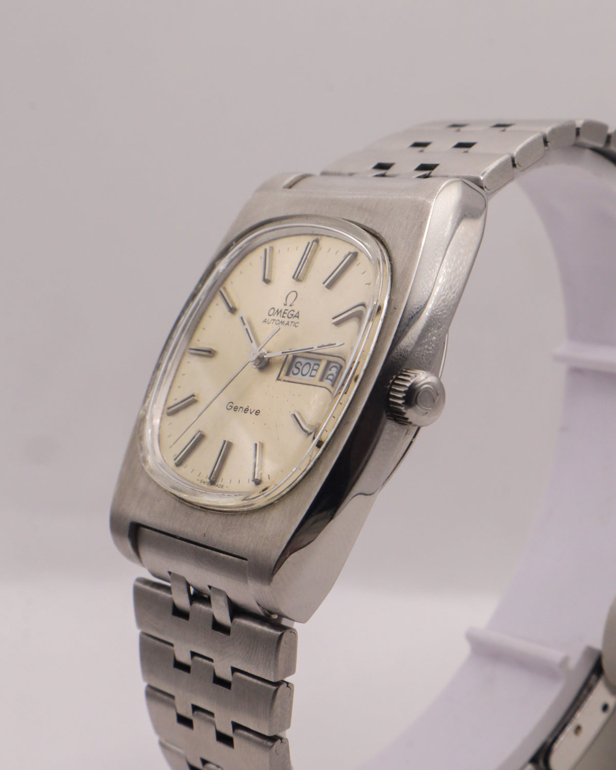 Omega Genève – The Revolver Club