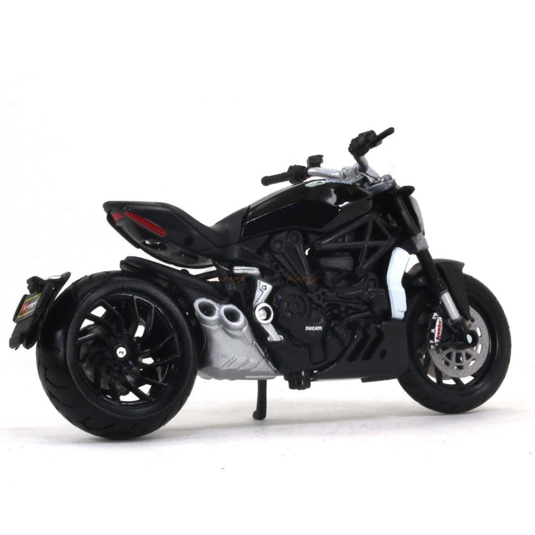 Bburago - 1 : 18 Diecast Scale Model -  Official Licensed Product - Ducati XDiavel S (Black)