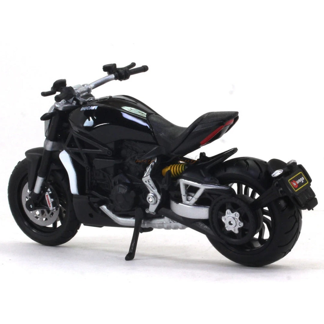 Bburago - 1 : 18 Diecast Scale Model -  Official Licensed Product - Ducati XDiavel S (Black)
