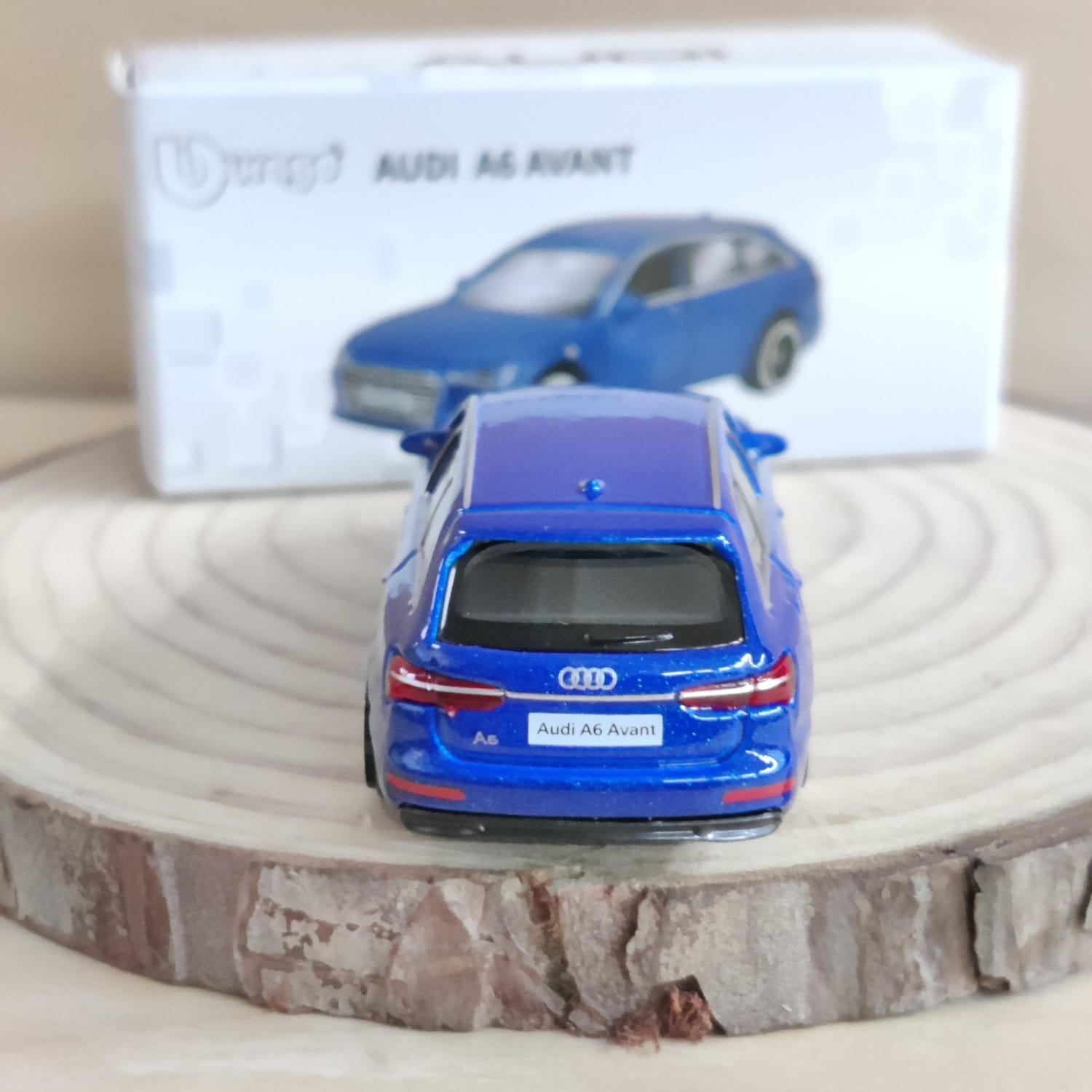Official Bburago 61 Audi A6 Avant - 1 : 64 Diecast Scale Model